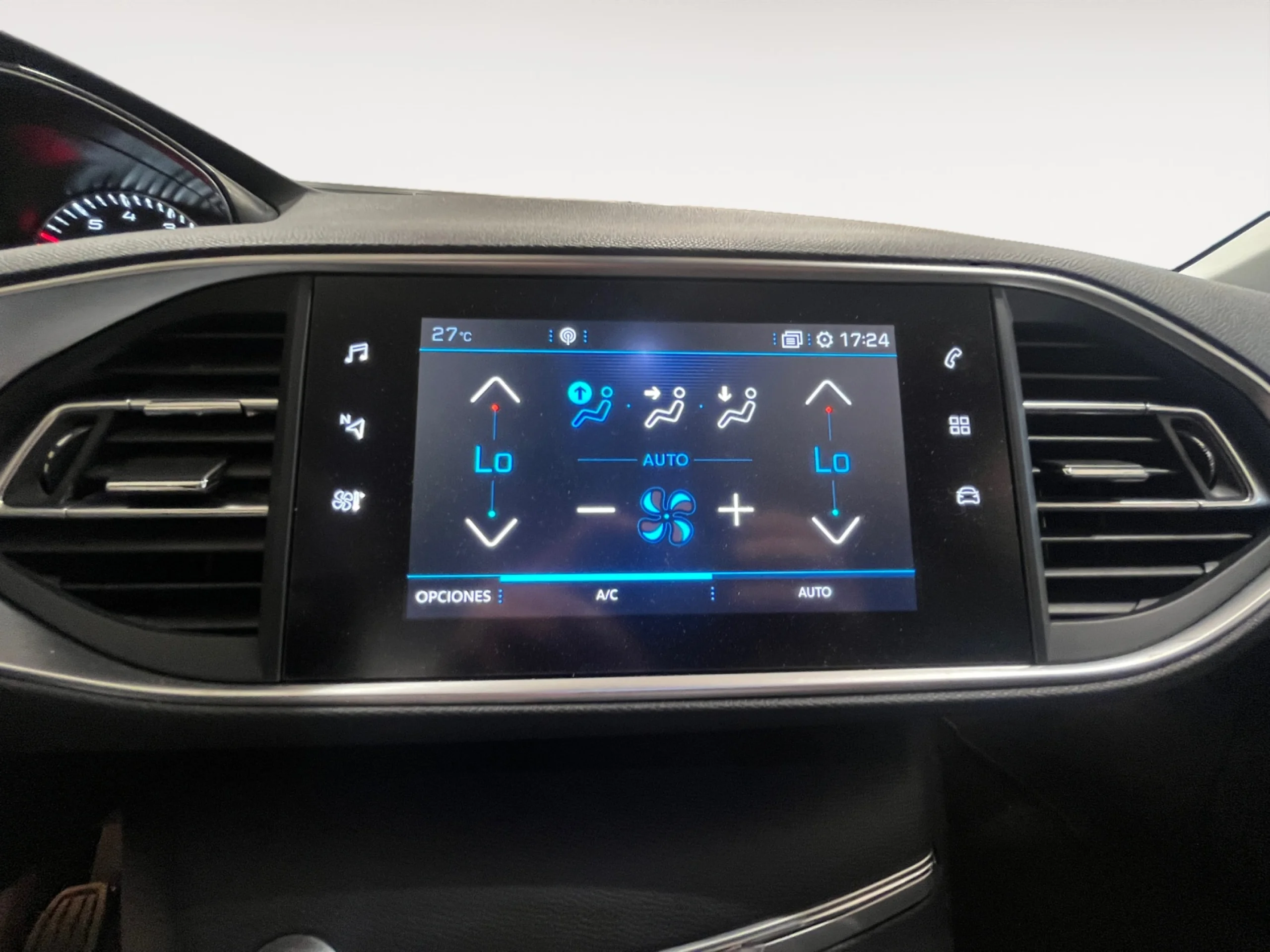 PEUGEOT 308 SW ALLURE 1.2 PURETECH 96KW (130CV) - Foto 16