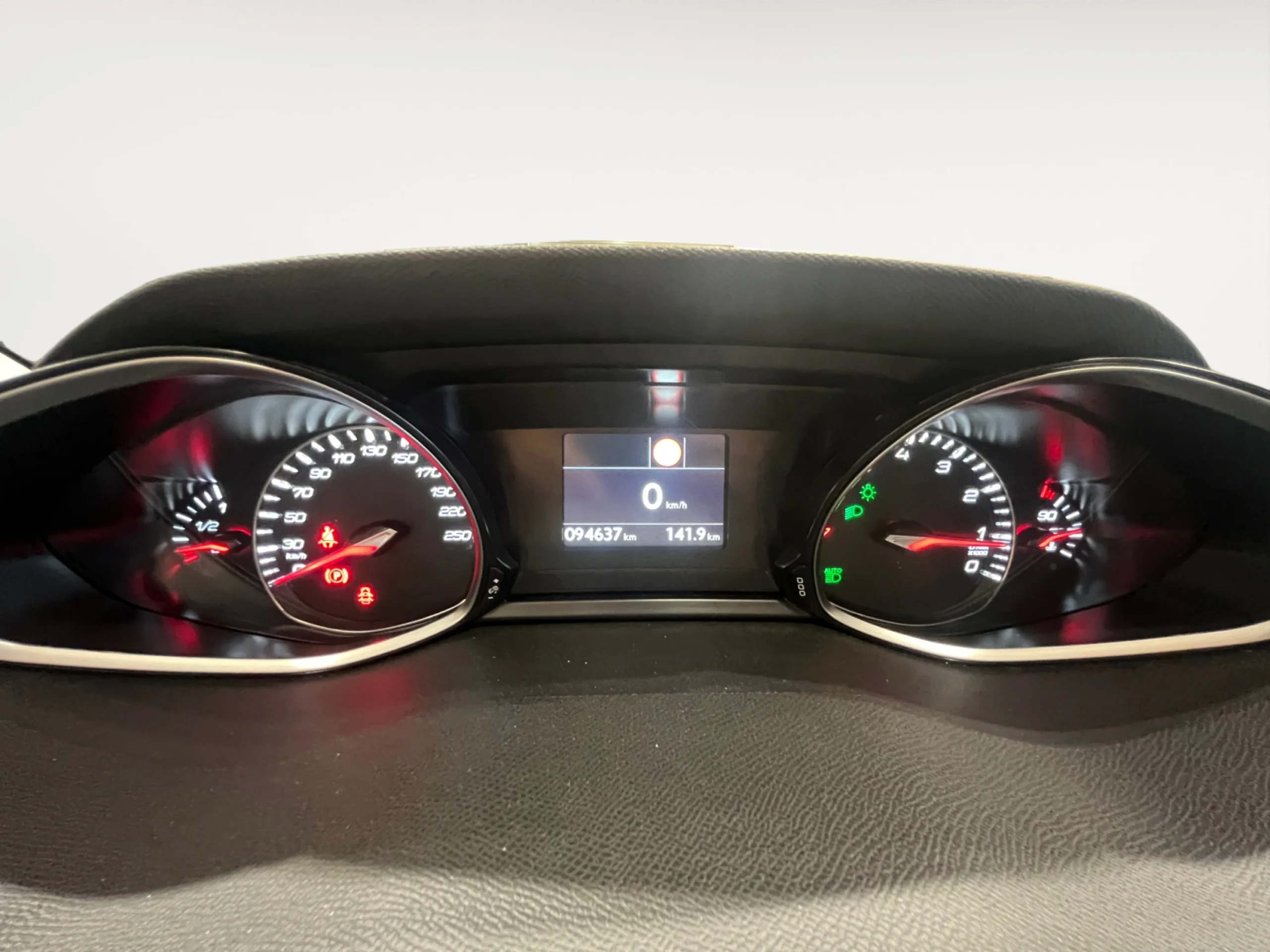 PEUGEOT 308 SW ALLURE 1.2 PURETECH 96KW (130CV) - Foto 17