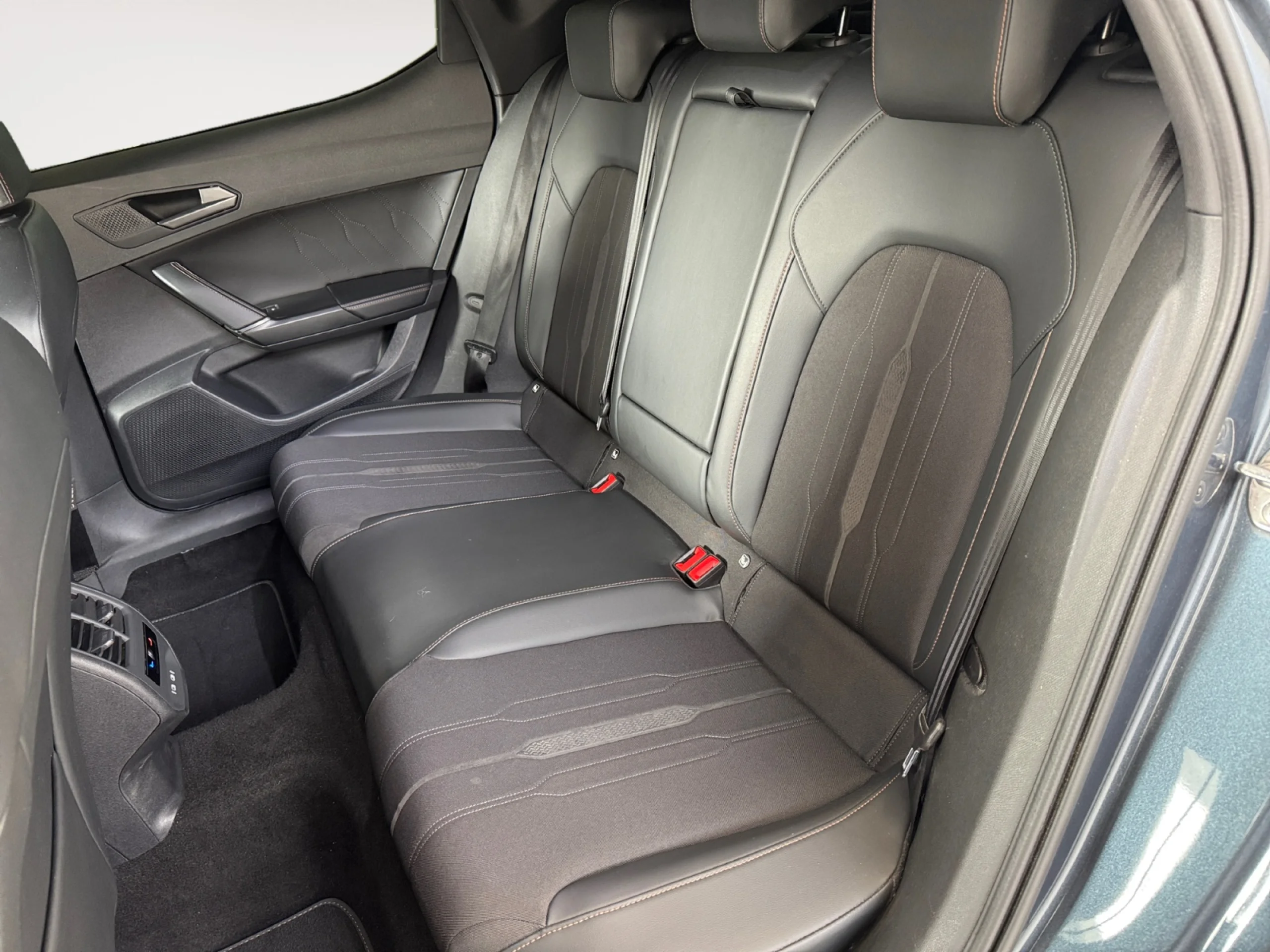 CUPRA LEON 1.5 ETSI 110KW (150CV) DSG - Foto 6