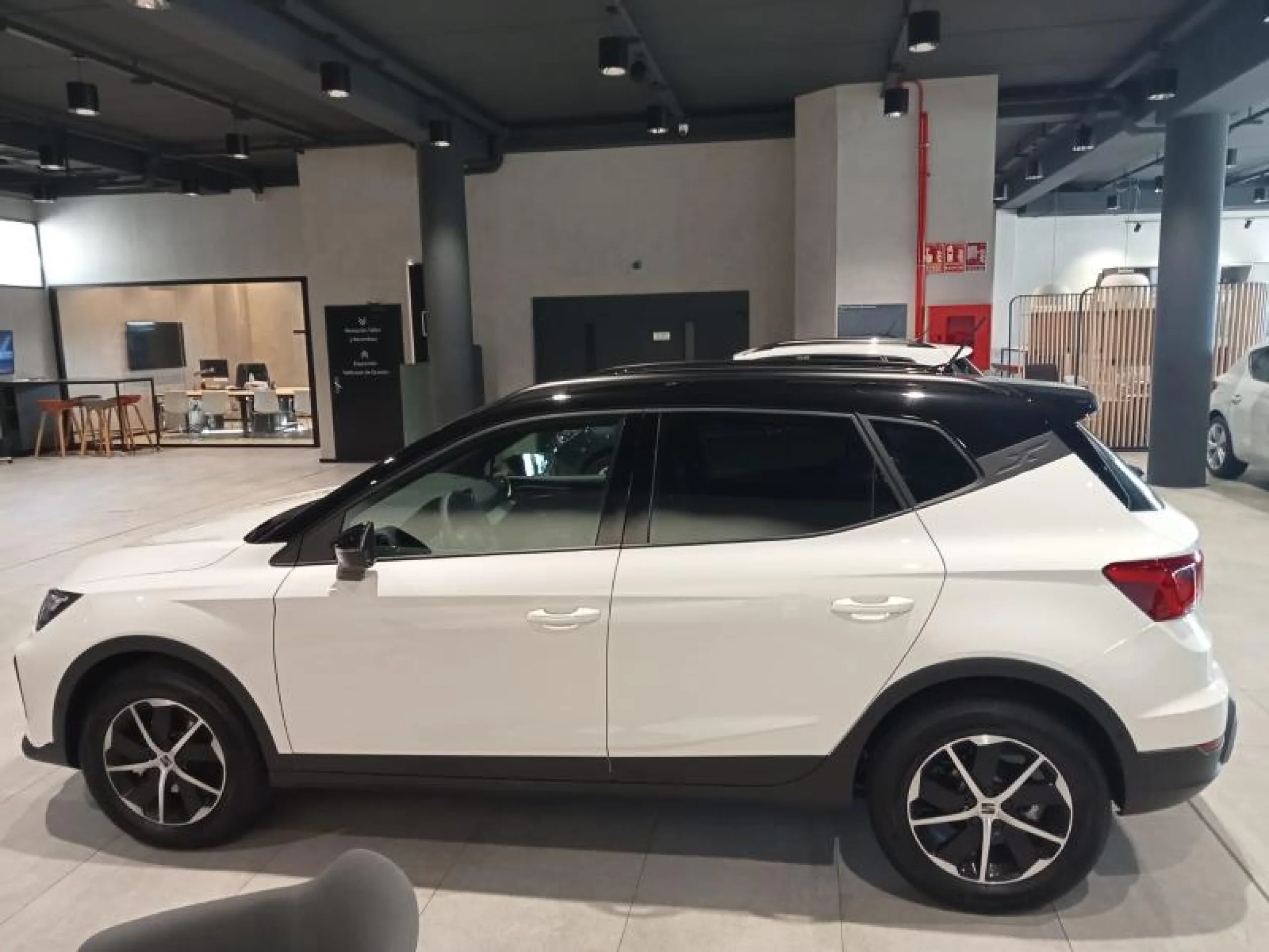 SEAT ARONA 1.0 TSI 85KW (115CV) START&STOP STYLE+ - Foto 5