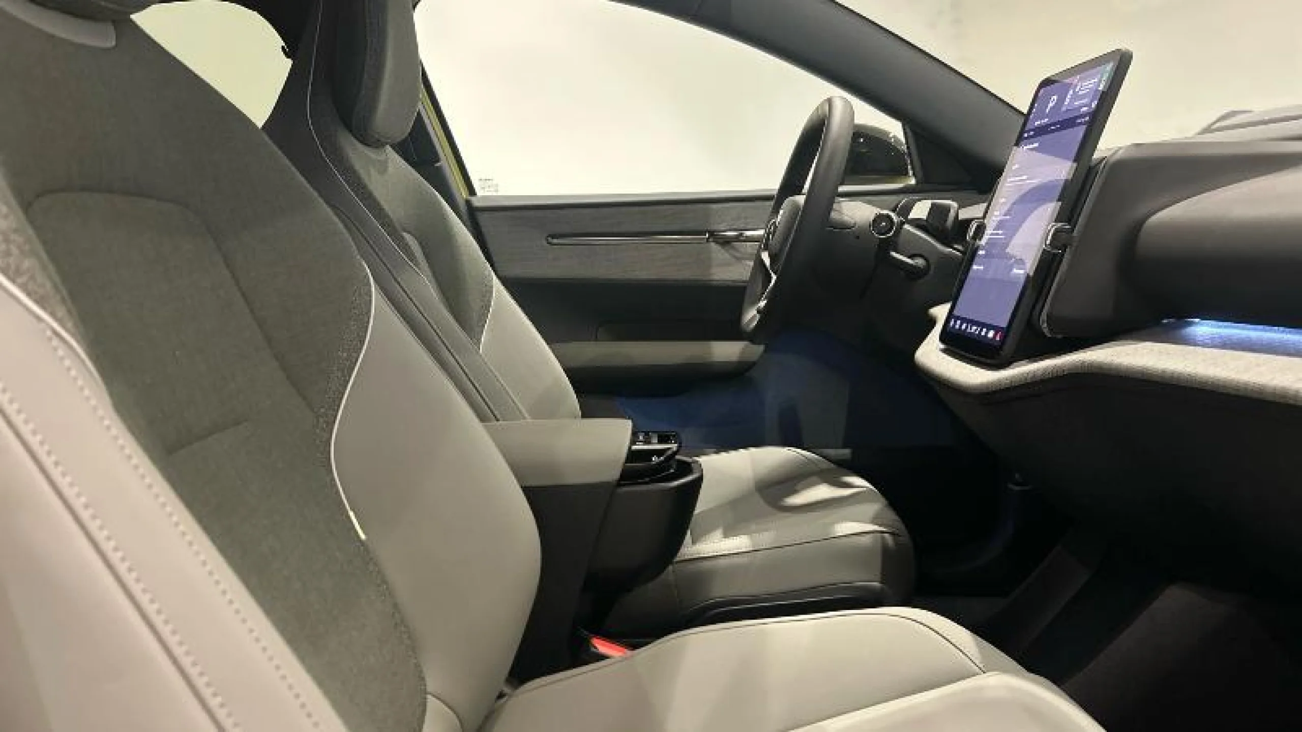 VOLVO EX30 SINGLE MOTOR EXTENDED RANGE PLUS AUTO - Foto 8