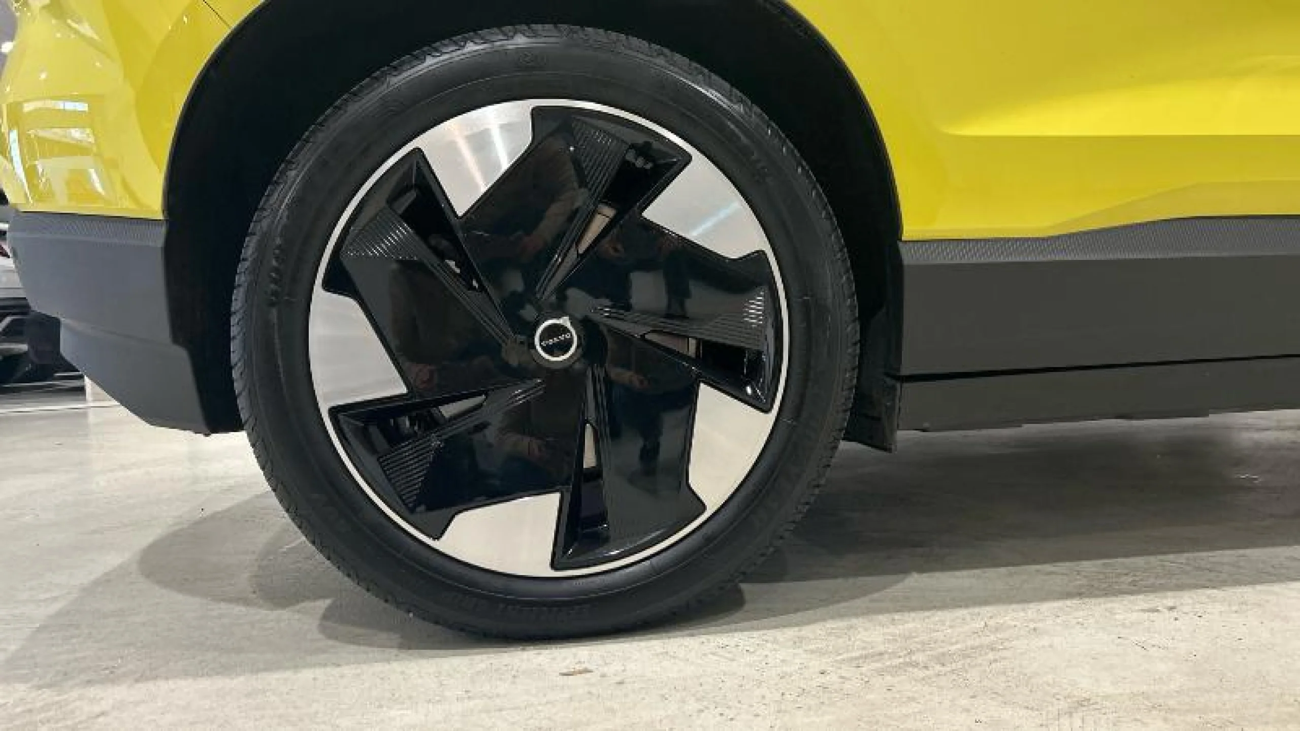 VOLVO EX30 SINGLE MOTOR EXTENDED RANGE PLUS AUTO - Foto 14