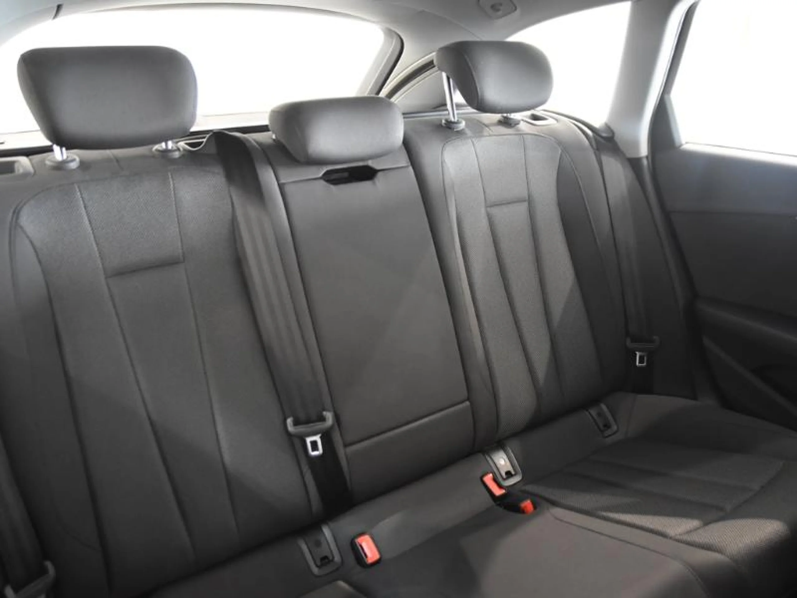 AUDI A4 AVANT ADVANCED 30 TDI 100KW S TRONIC - Foto 6