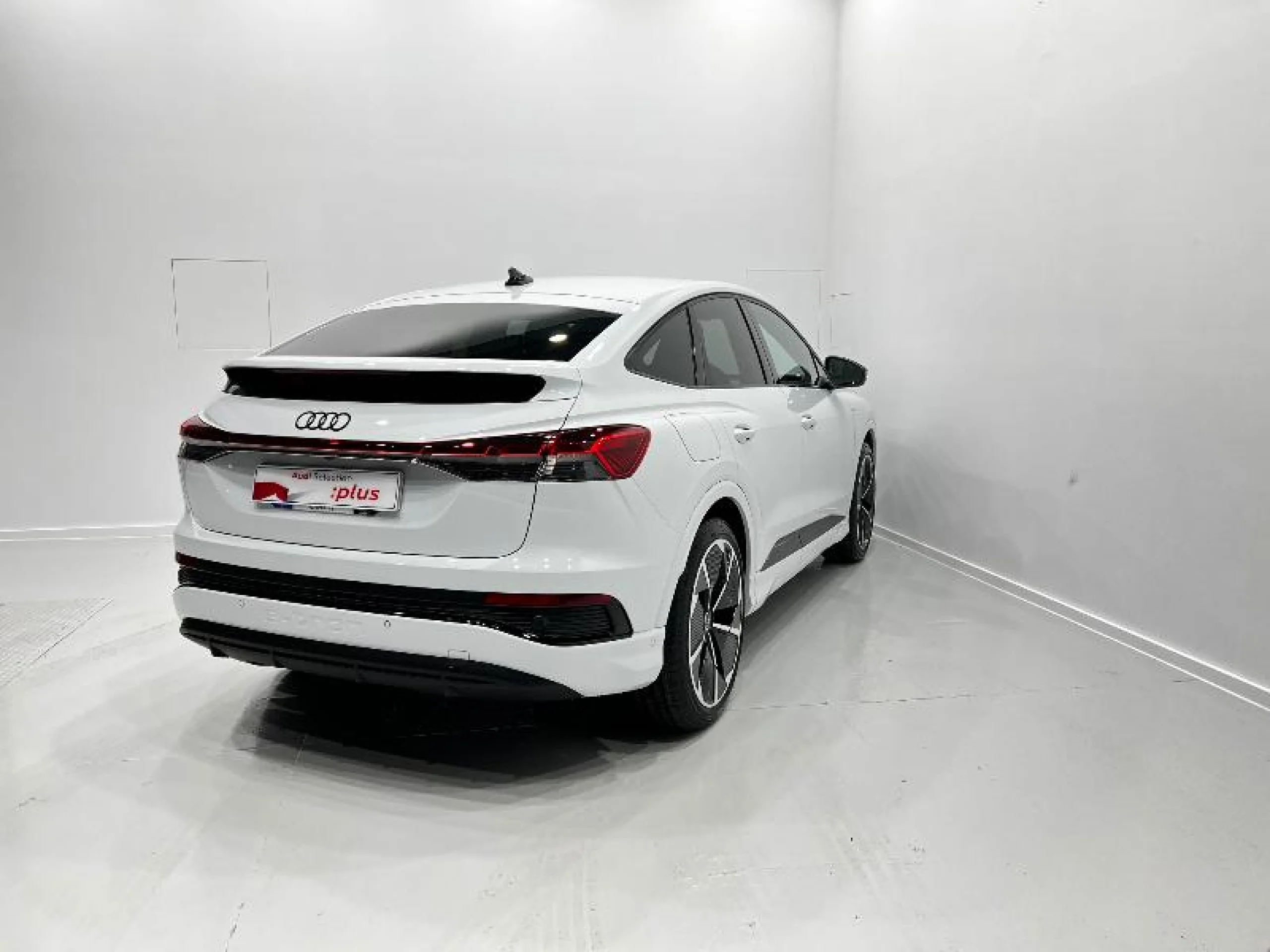 AUDI Q4 SPORTBACK E TRON BLACK LINE EDITION 40 E TRON 150KW 82KWH - Foto 3