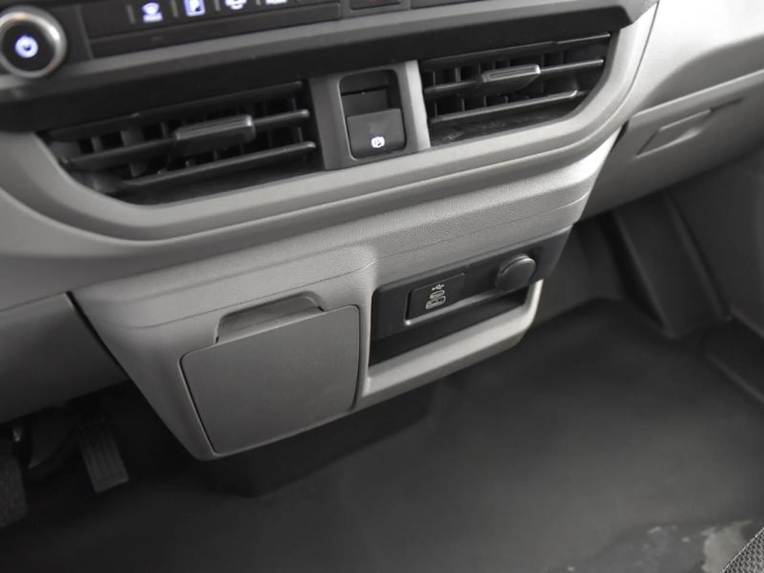 VOLKSWAGEN CARAVELLE CORTA 2.0 TDI 110 KW (150 CV) AUT 8 VEL - Foto 10