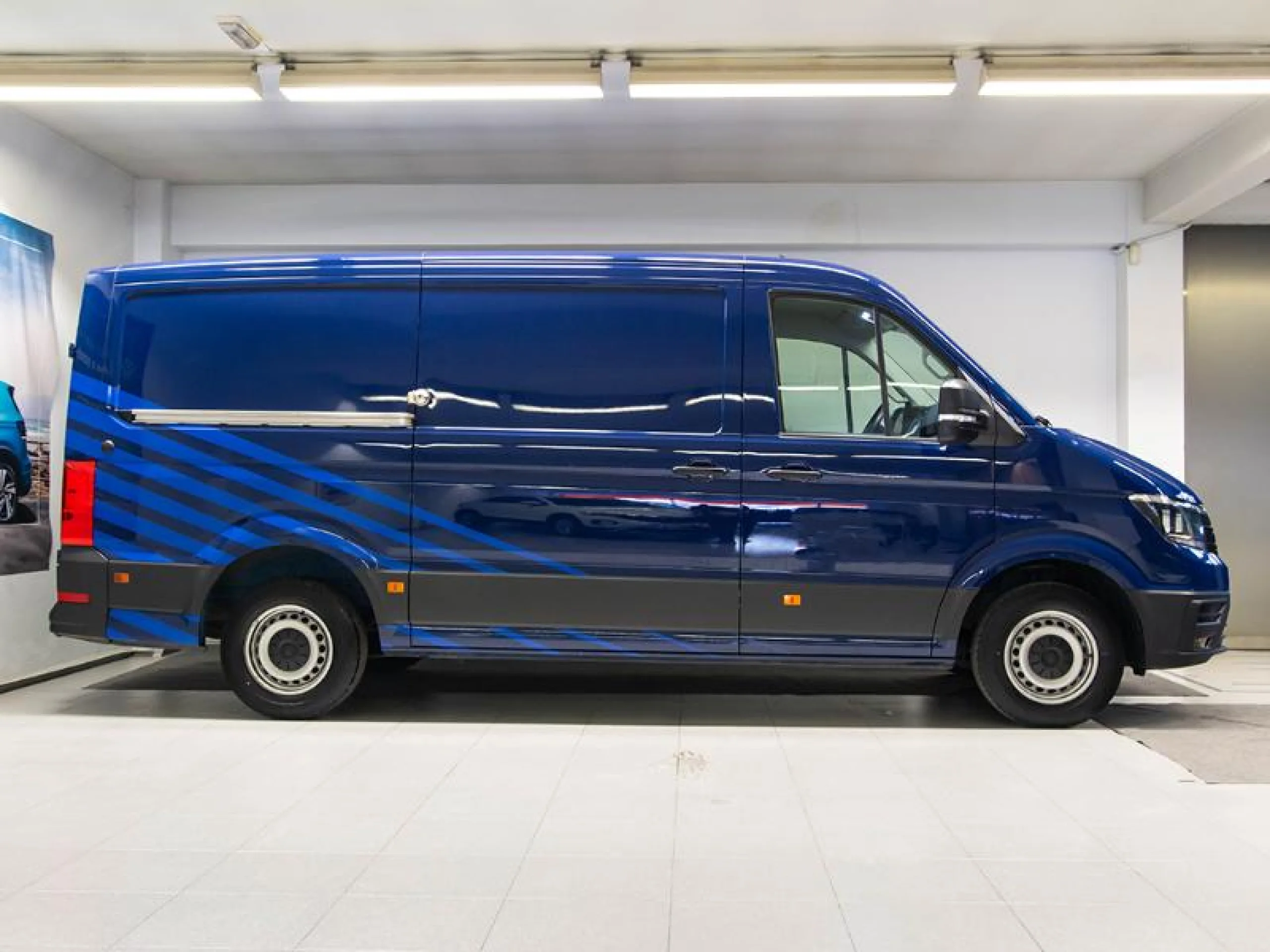 VW COMERCIALES Crafter CRAFTER 30 FURGSN MRW BATALLA MEDIA L3H2 2.0 TDI FWD 103 KW (140 CV) 6 VEL. 3000 KG - Foto 3