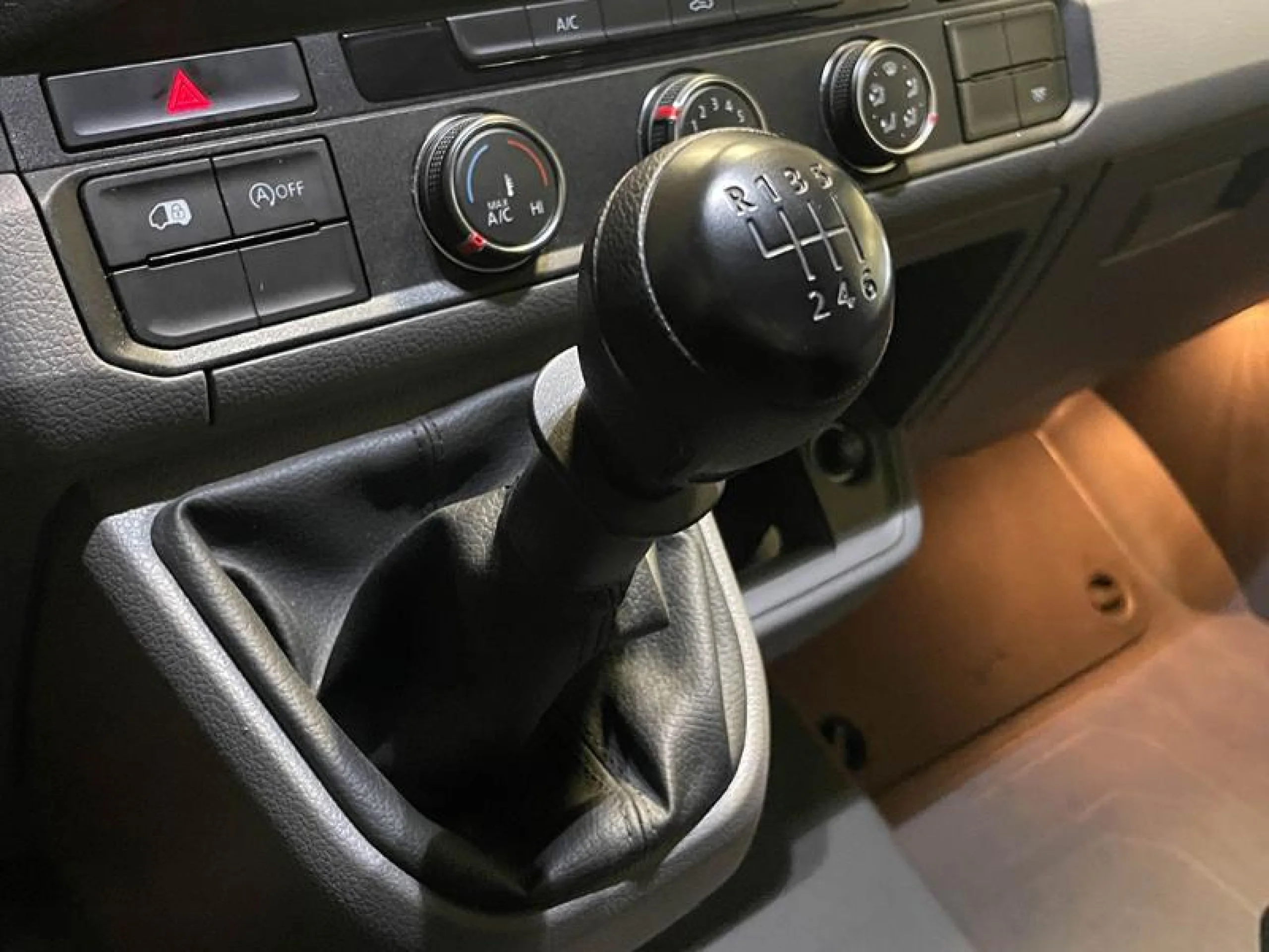 VW COMERCIALES Crafter CRAFTER 30 FURGSN MRW BATALLA MEDIA L3H2 2.0 TDI FWD 103 KW (140 CV) 6 VEL. 3000 KG - Foto 12