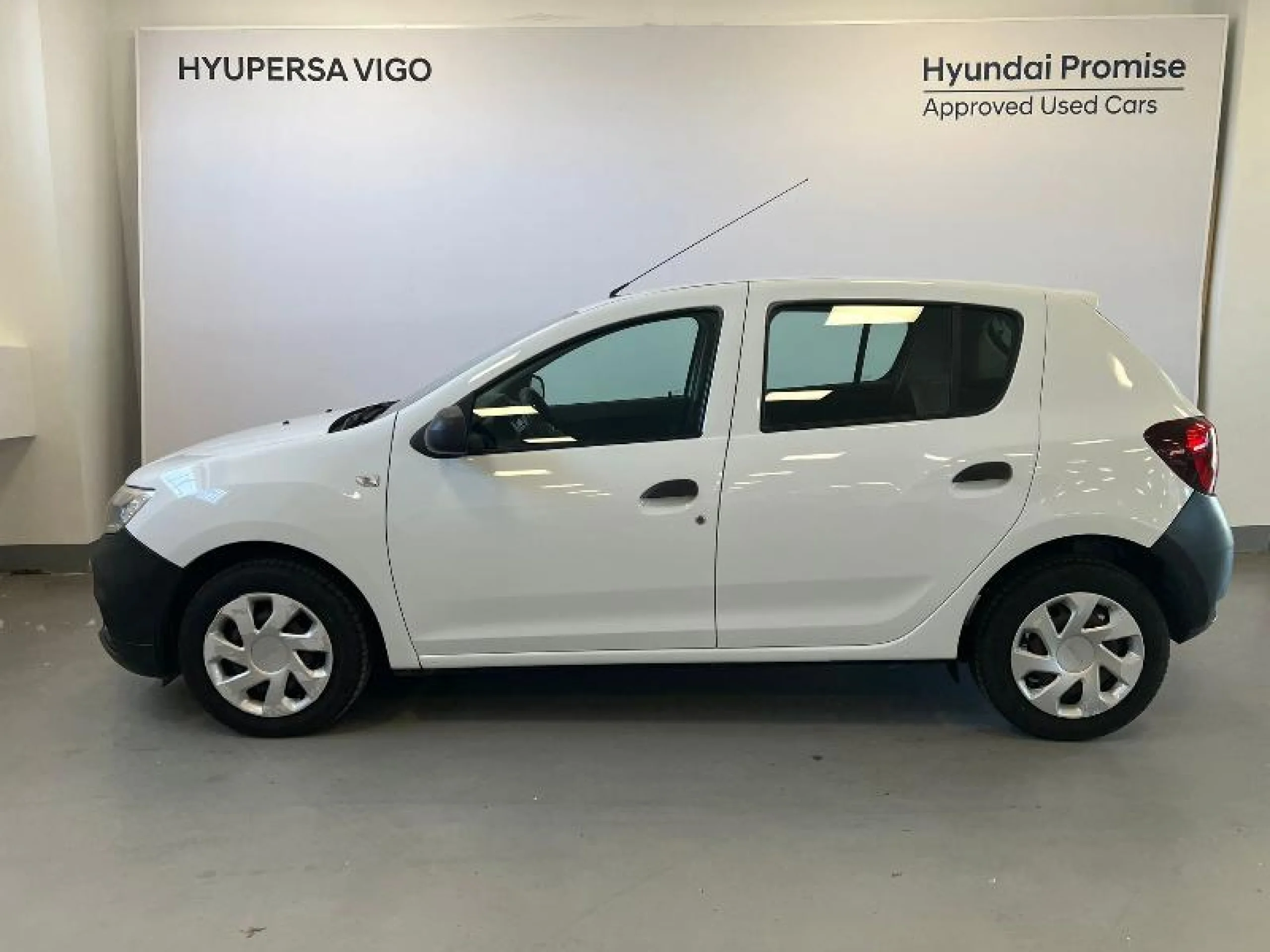 DACIA SANDERO ESSENTIAL 1.0 55KW (75CV)   18 - Foto 2