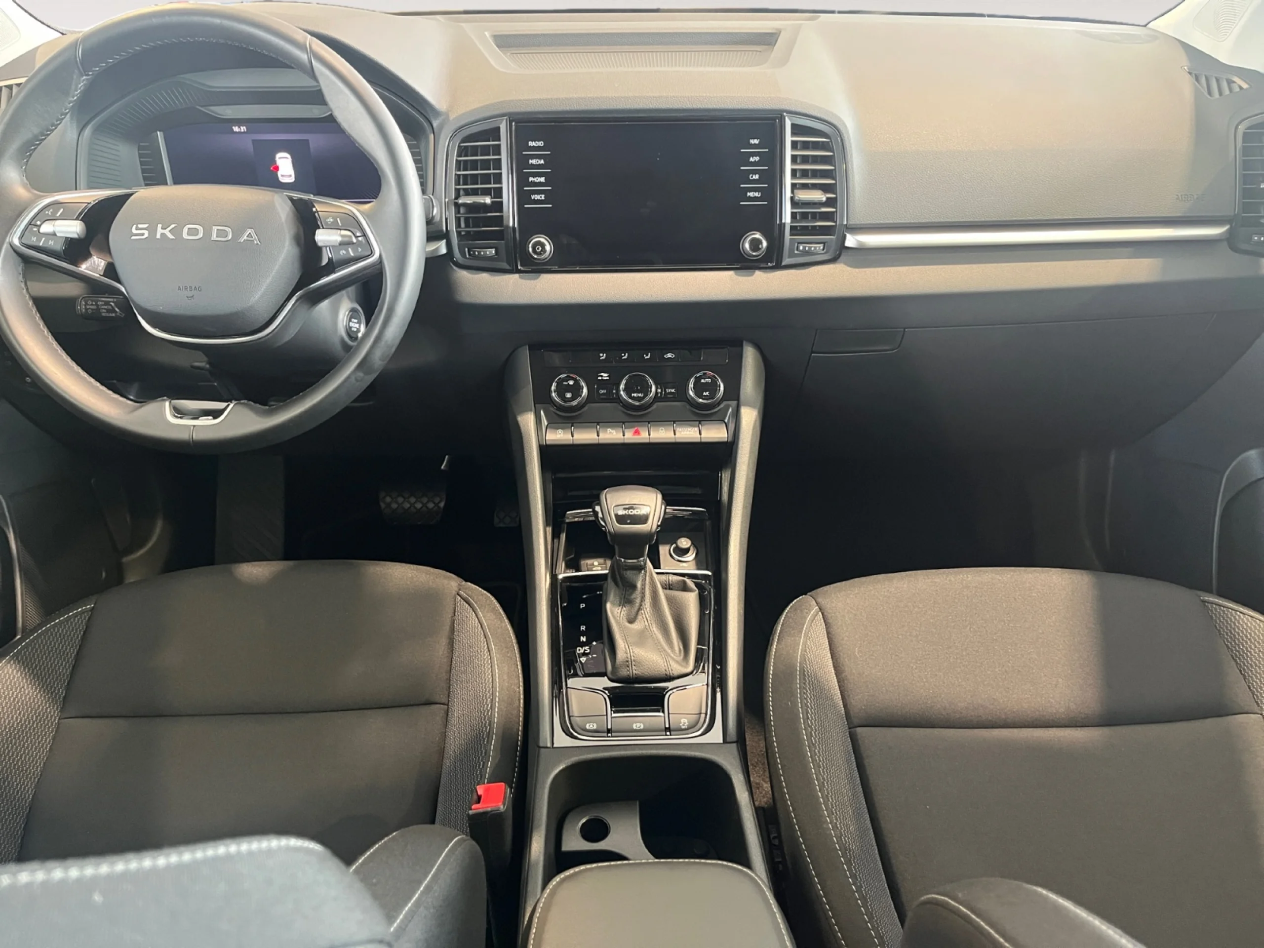 SKODA KAROQ 1.5 TSI 110KW (150CV) DSG ACT SELECTION - Foto 4