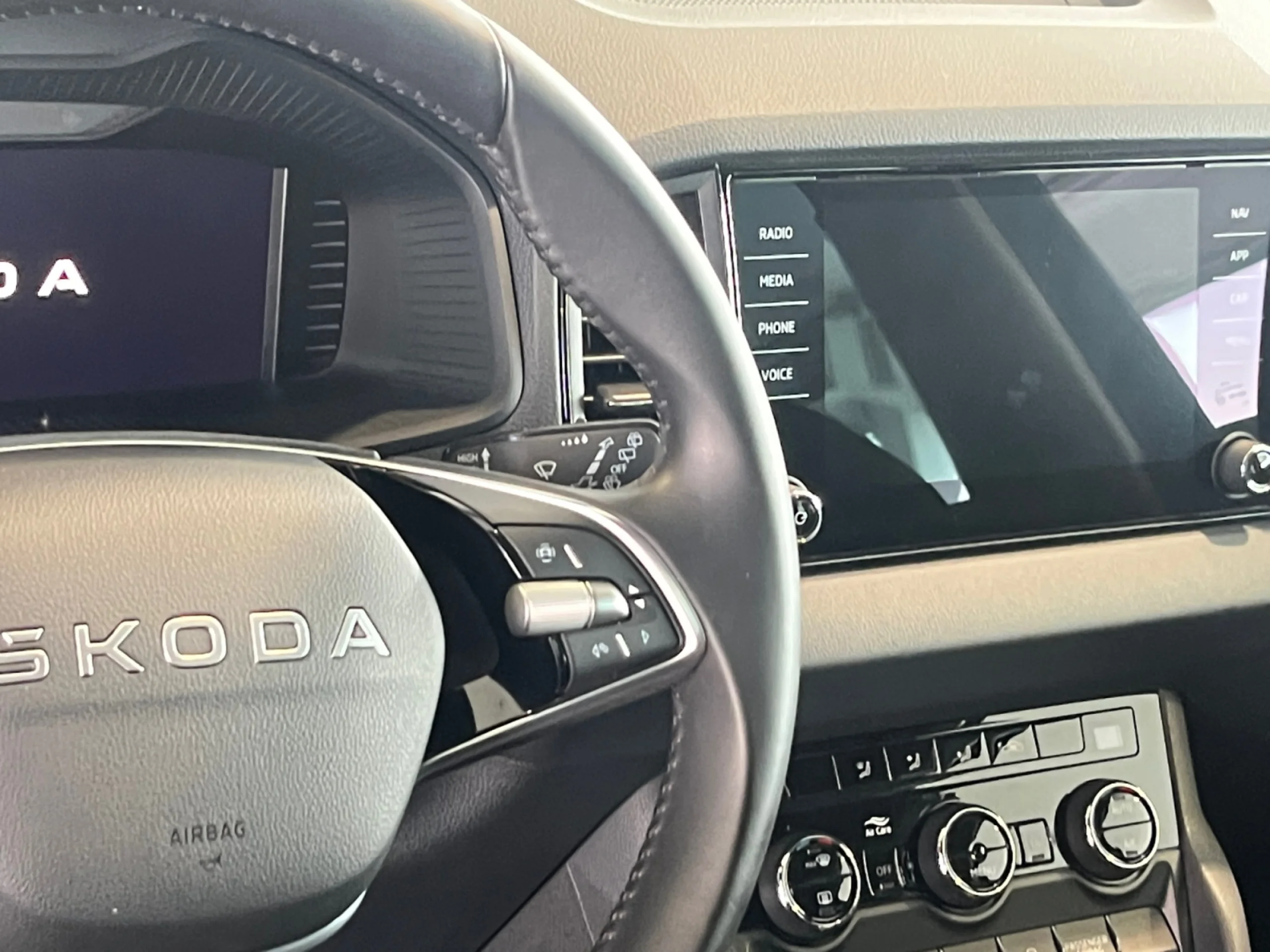 SKODA KAROQ 1.5 TSI 110KW (150CV) DSG ACT SELECTION - Foto 10