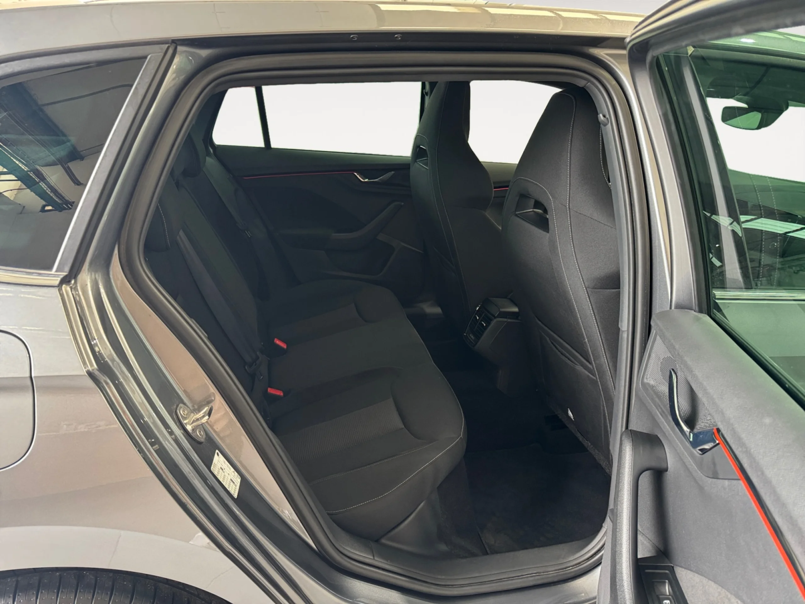 SKODA SCALA 1.0 TSI 85KW (115CV) DSG DESIGN - Foto 6