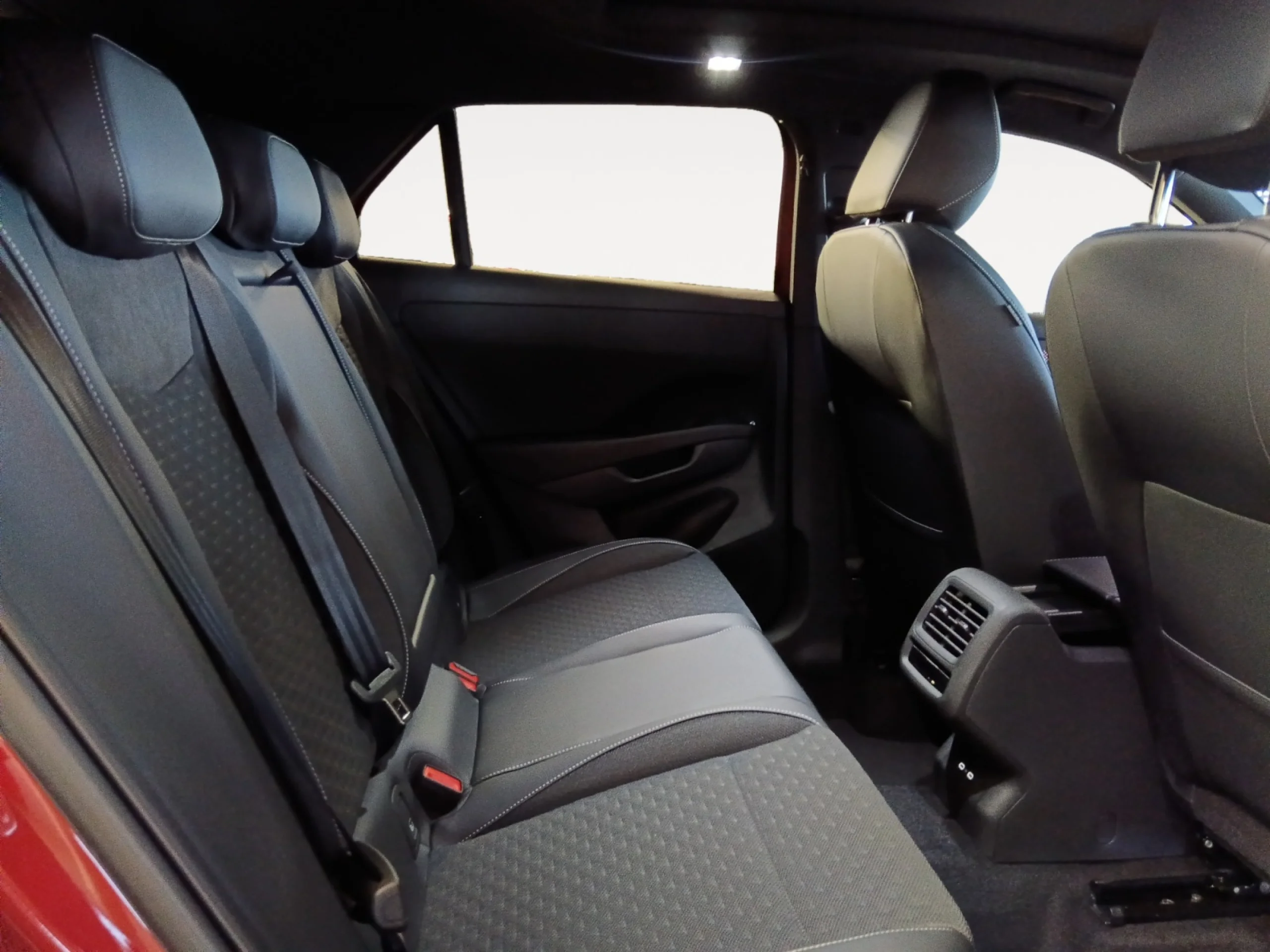VOLKSWAGEN T ROC R LINE 1.5 ETSI 110KW (150CV) DSG - Foto 6
