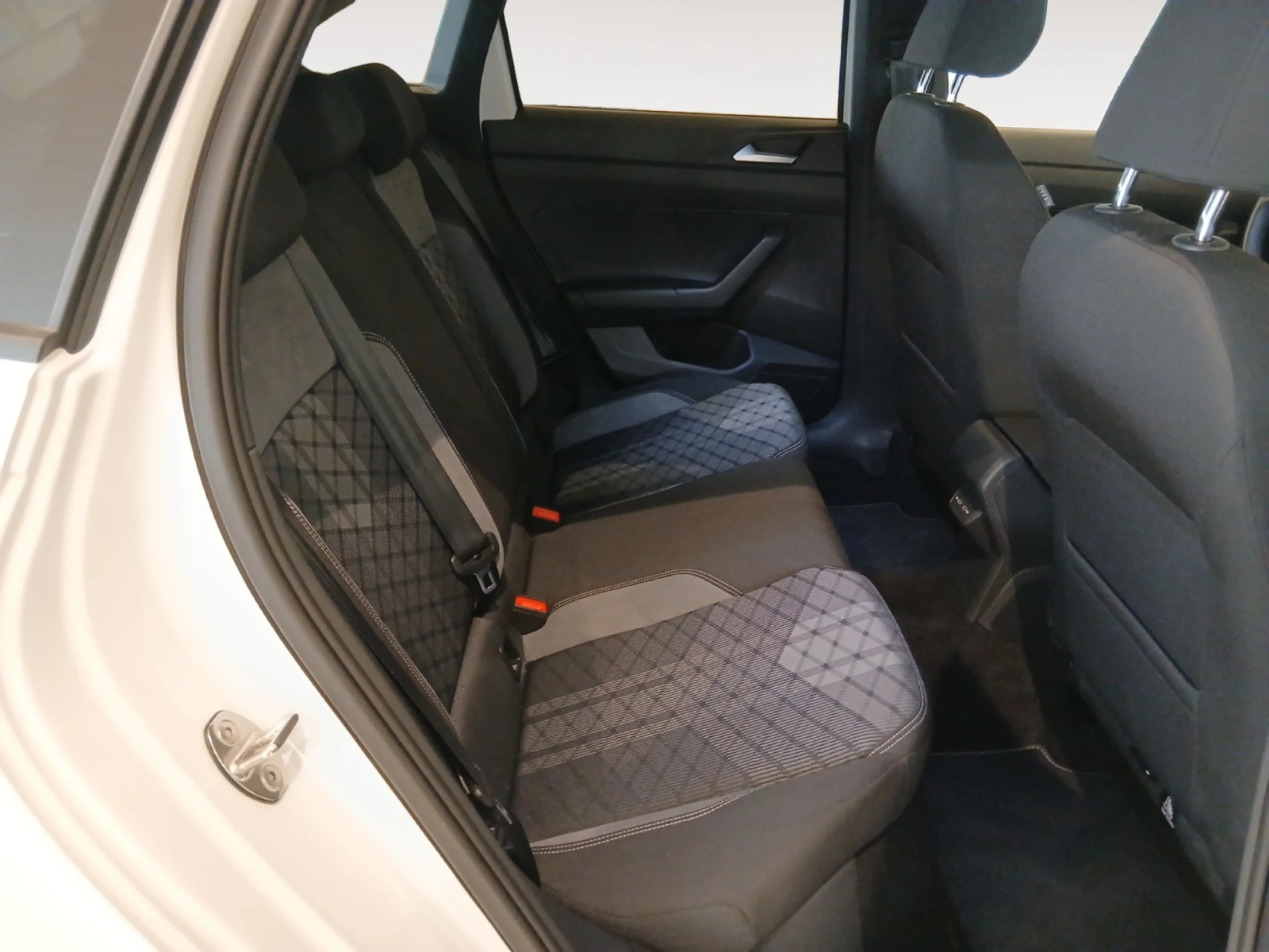 VOLKSWAGEN TAIGO TAIGO R LINE 1.0 TSI 85 KW (115 CV )  AUTOM TICO DSG 7 VEL. - Foto 6