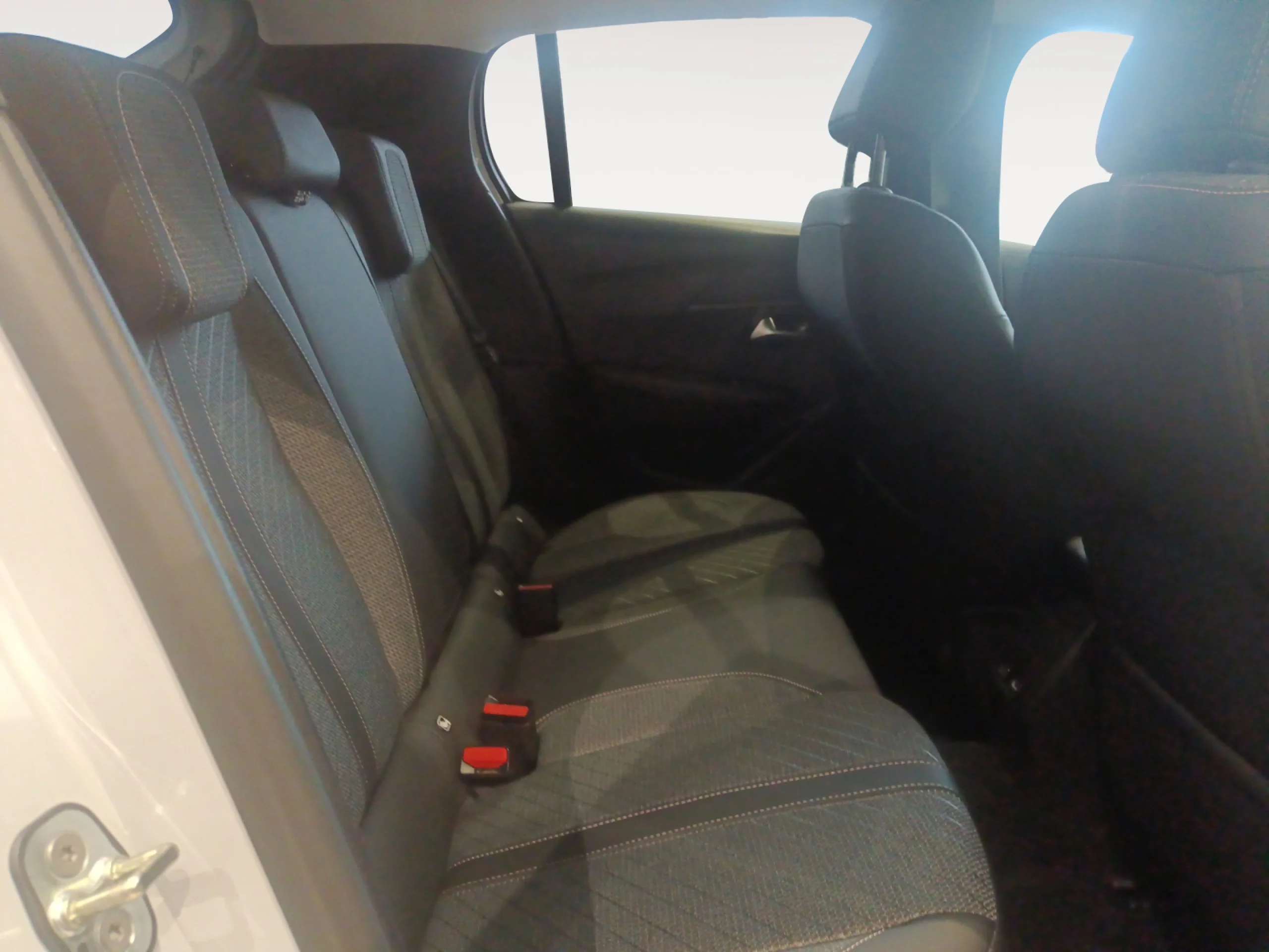 PEUGEOT 208 ALLURE HYBRID 110 EDCS6 - Foto 6