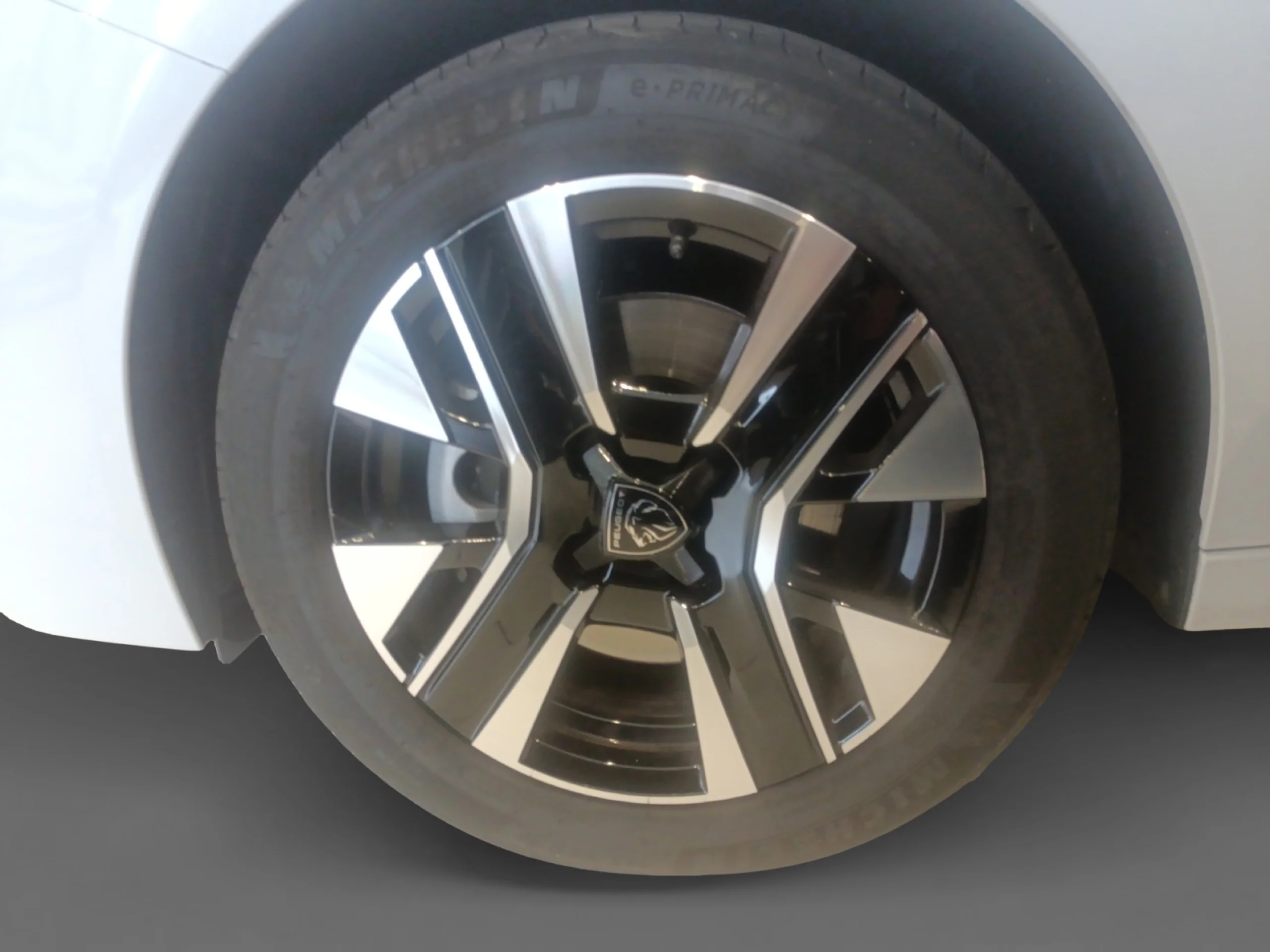 PEUGEOT 208 ALLURE HYBRID 110 EDCS6 - Foto 9