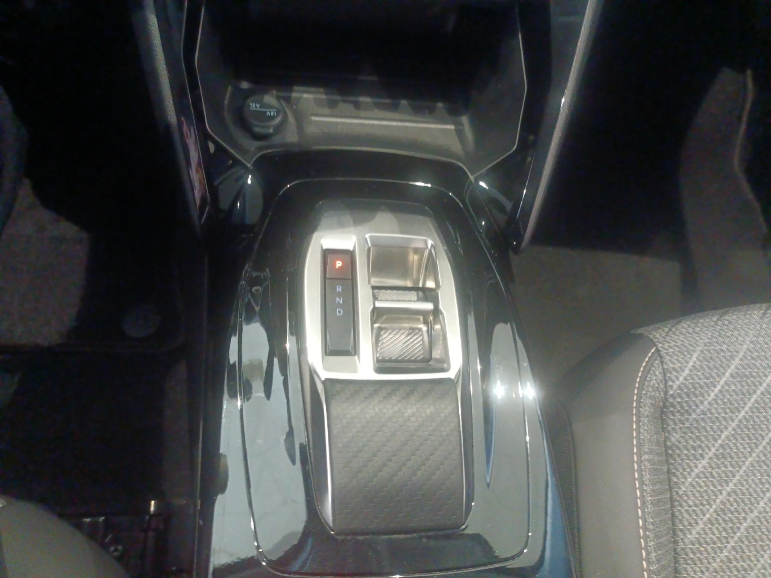 PEUGEOT 208 ALLURE HYBRID 110 EDCS6 - Foto 10
