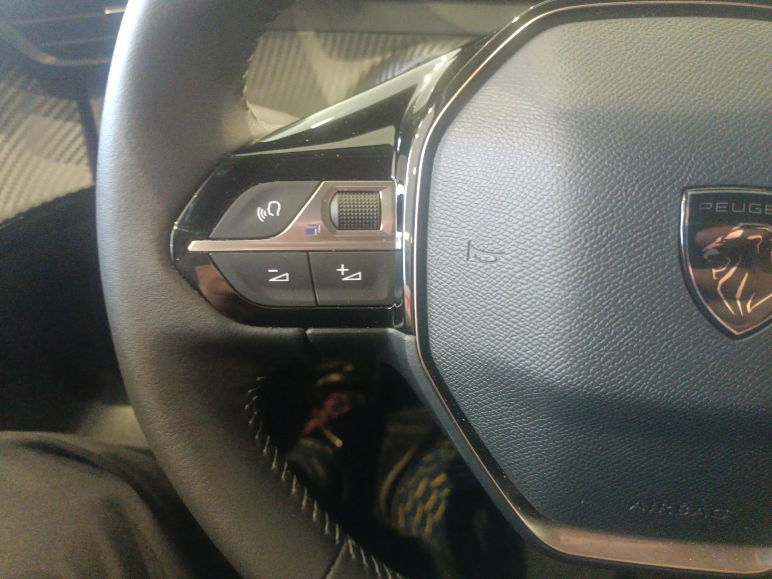 PEUGEOT 208 ALLURE HYBRID 110 EDCS6 - Foto 11