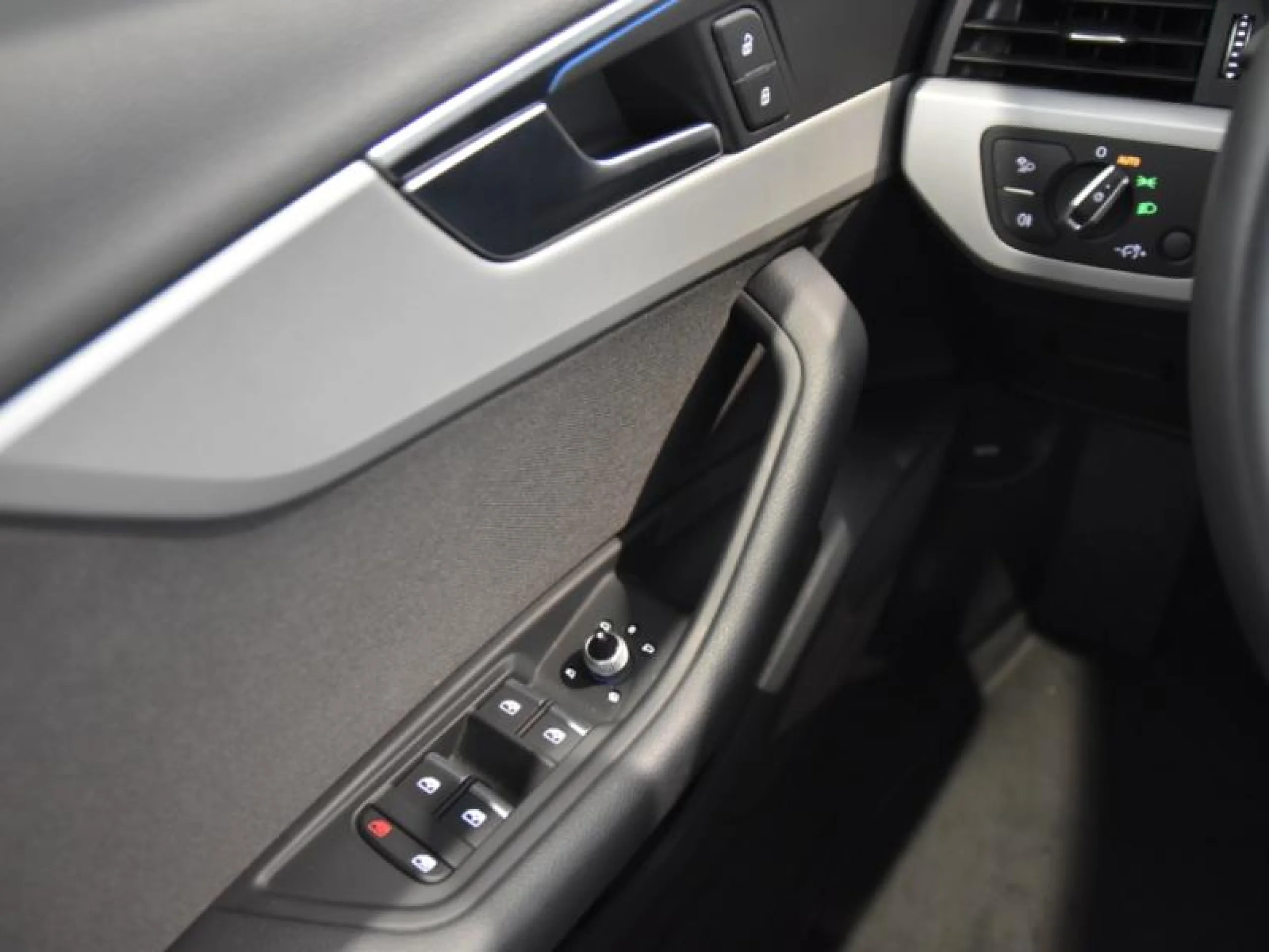 AUDI A4 ADVANCED 30 TDI 100KW (136CV) S TRONIC - Foto 18