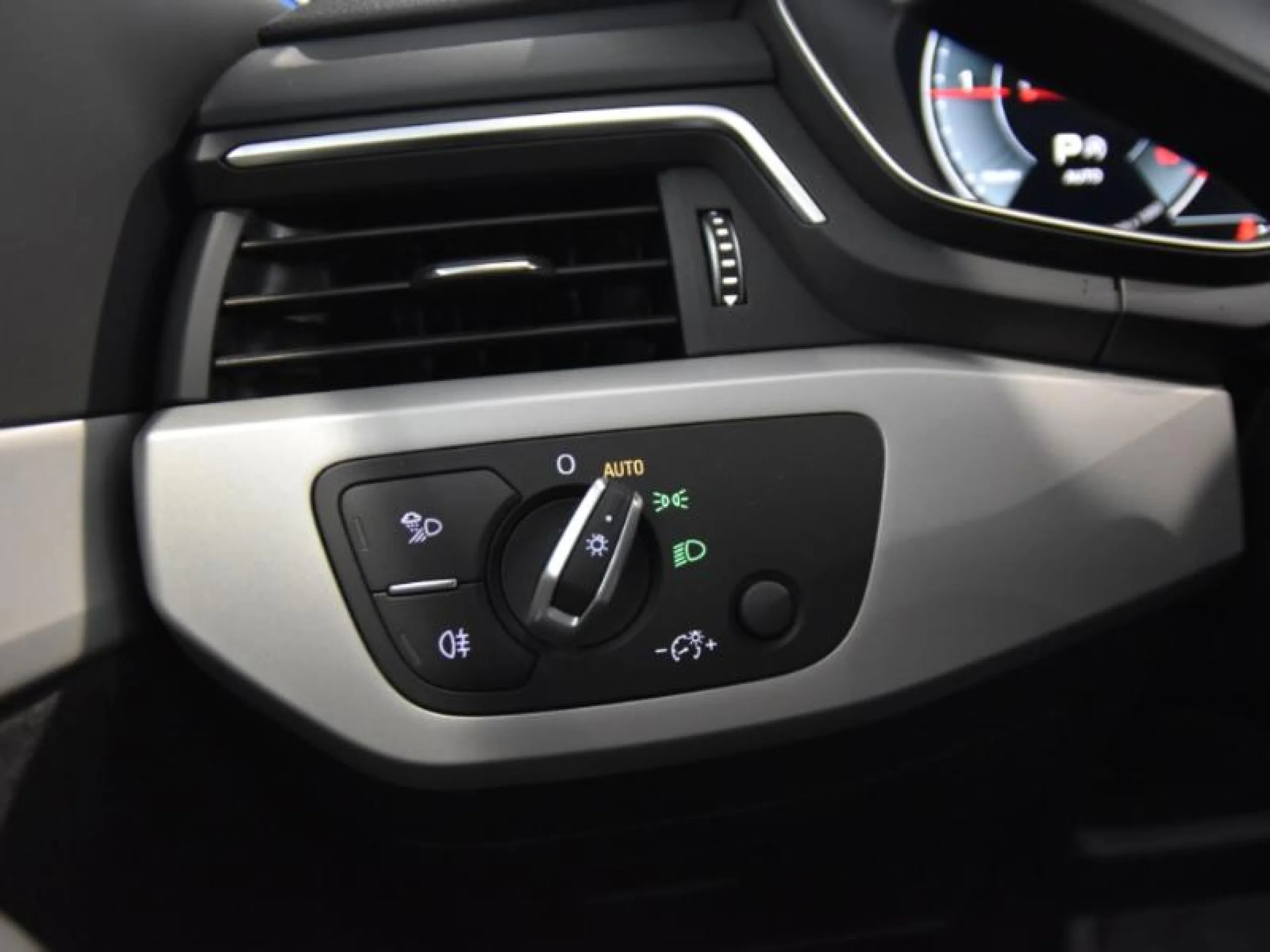 AUDI A4 ADVANCED 30 TDI 100KW (136CV) S TRONIC - Foto 19