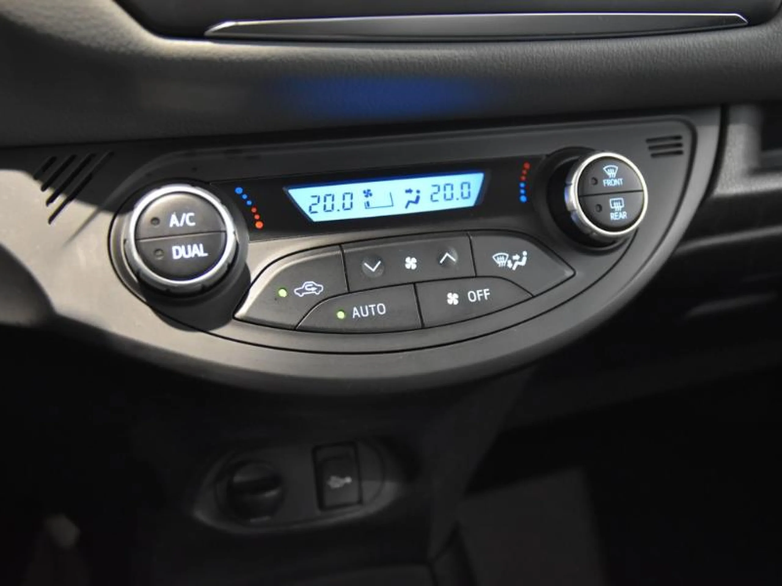 TOYOTA Yaris 1.5 110 ACTIVE - Foto 8