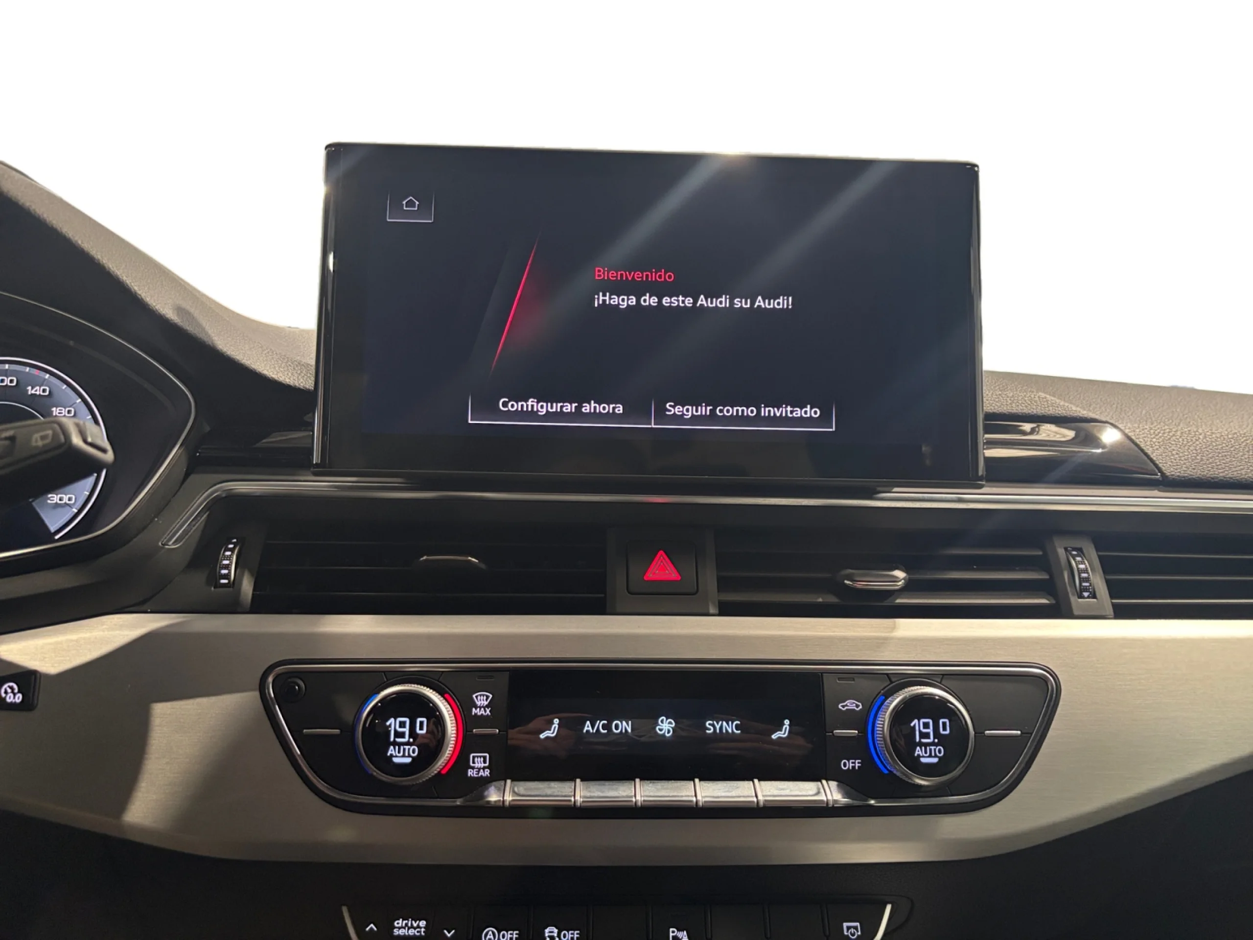 AUDI A4 AVANT BLACK LINE 35 TDI 120KW S TRONIC - Foto 9