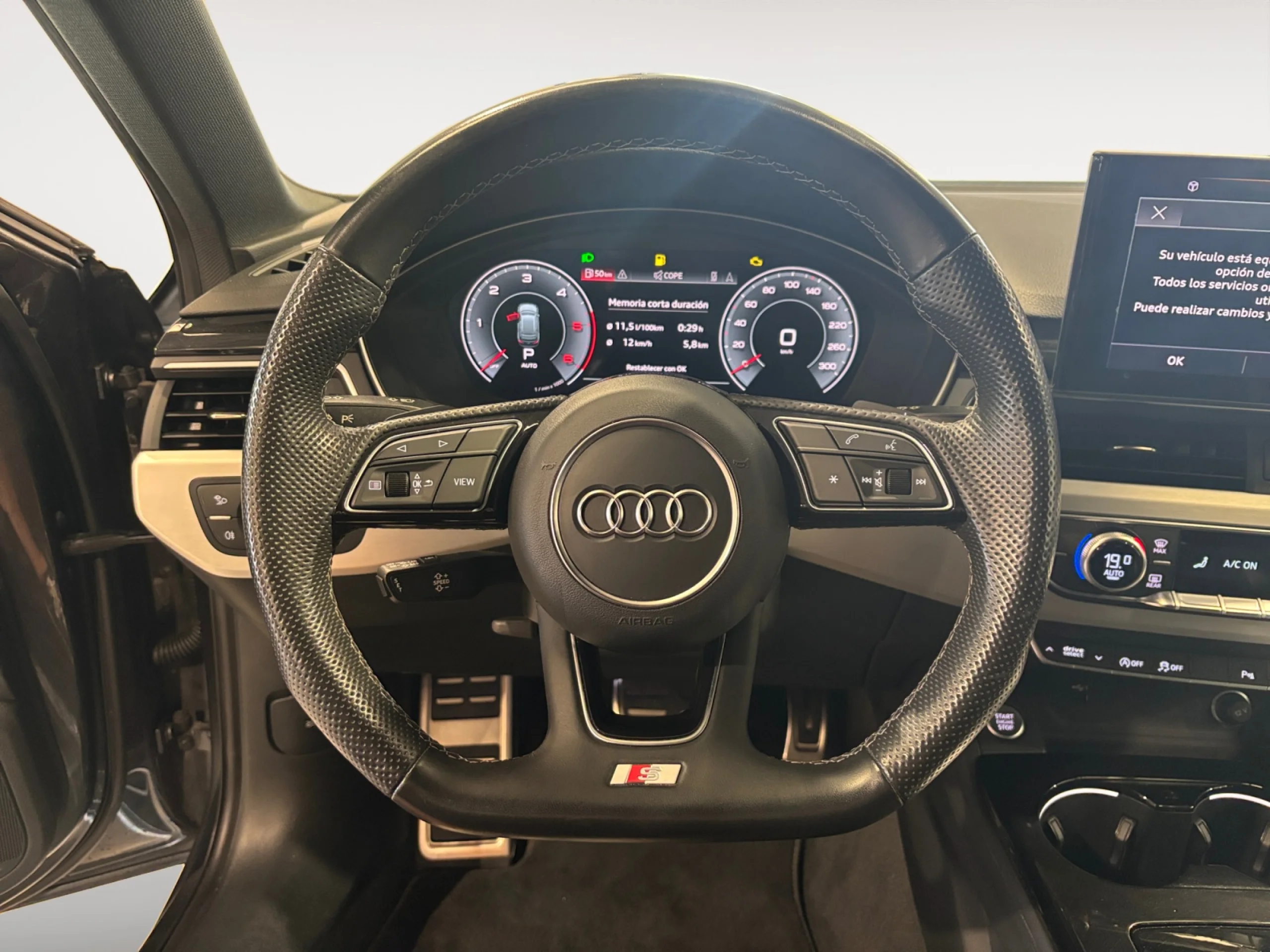 AUDI A4 AVANT BLACK LINE 35 TDI 120KW S TRONIC - Foto 11