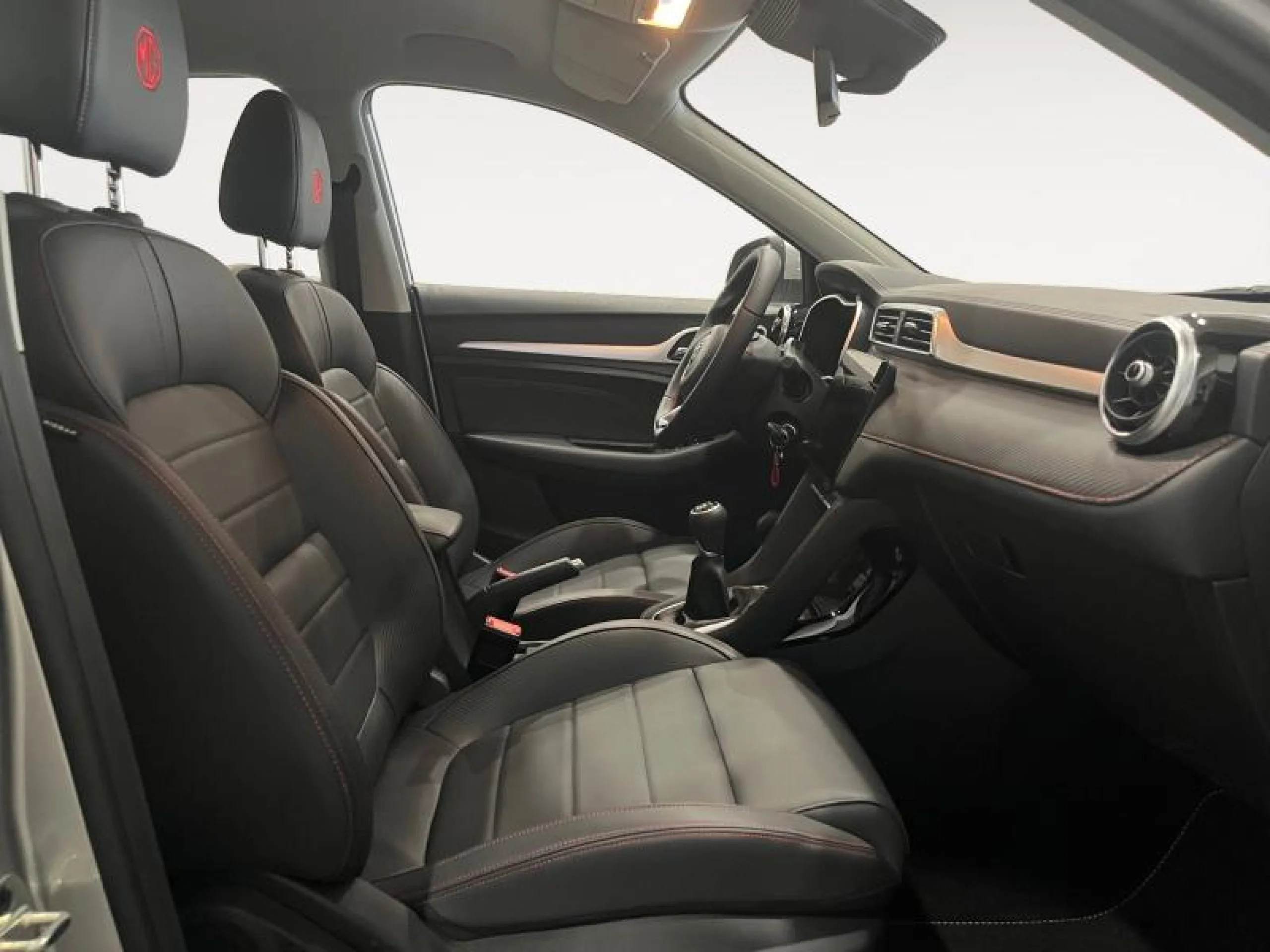 MG Zs 1.5 LUXURY - Foto 5