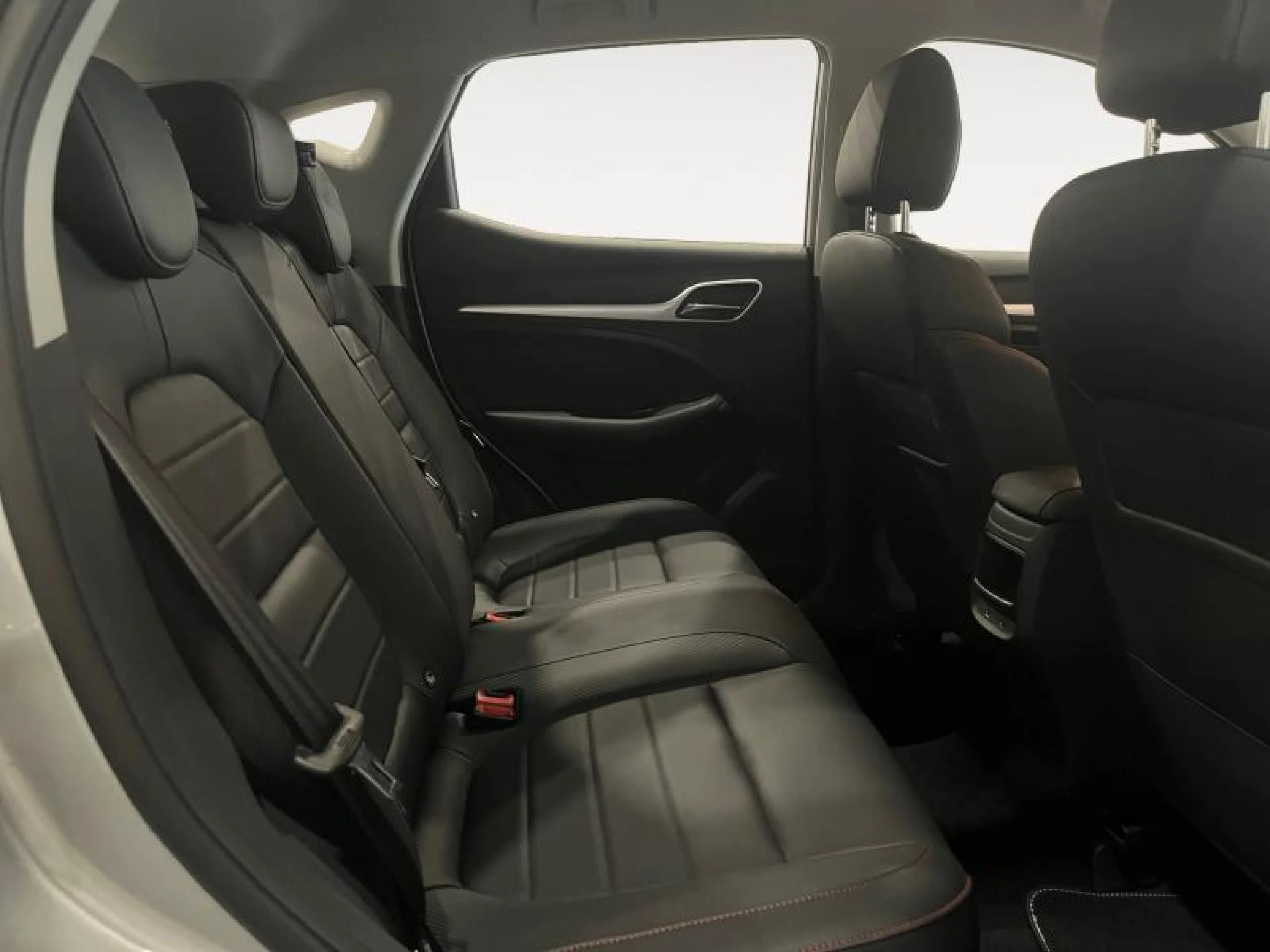 MG Zs 1.5 LUXURY - Foto 6