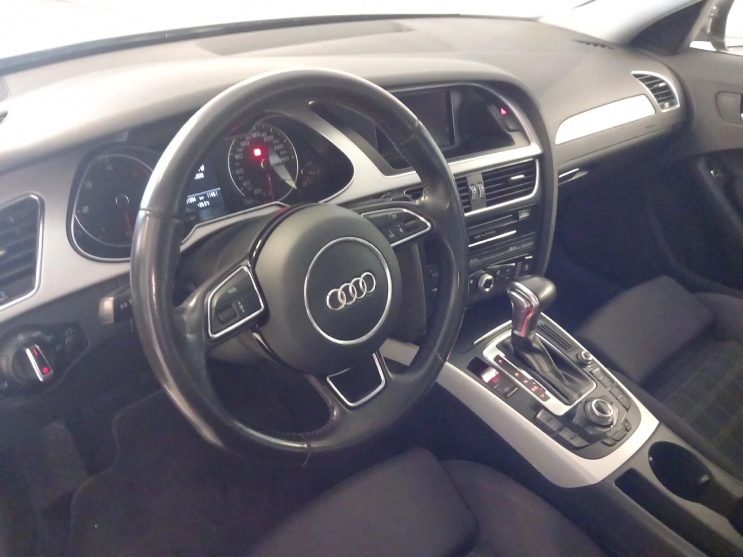 AUDI A4 2.0 TDI 150CV MULTITRONIC S LINE EDITION - Foto 9