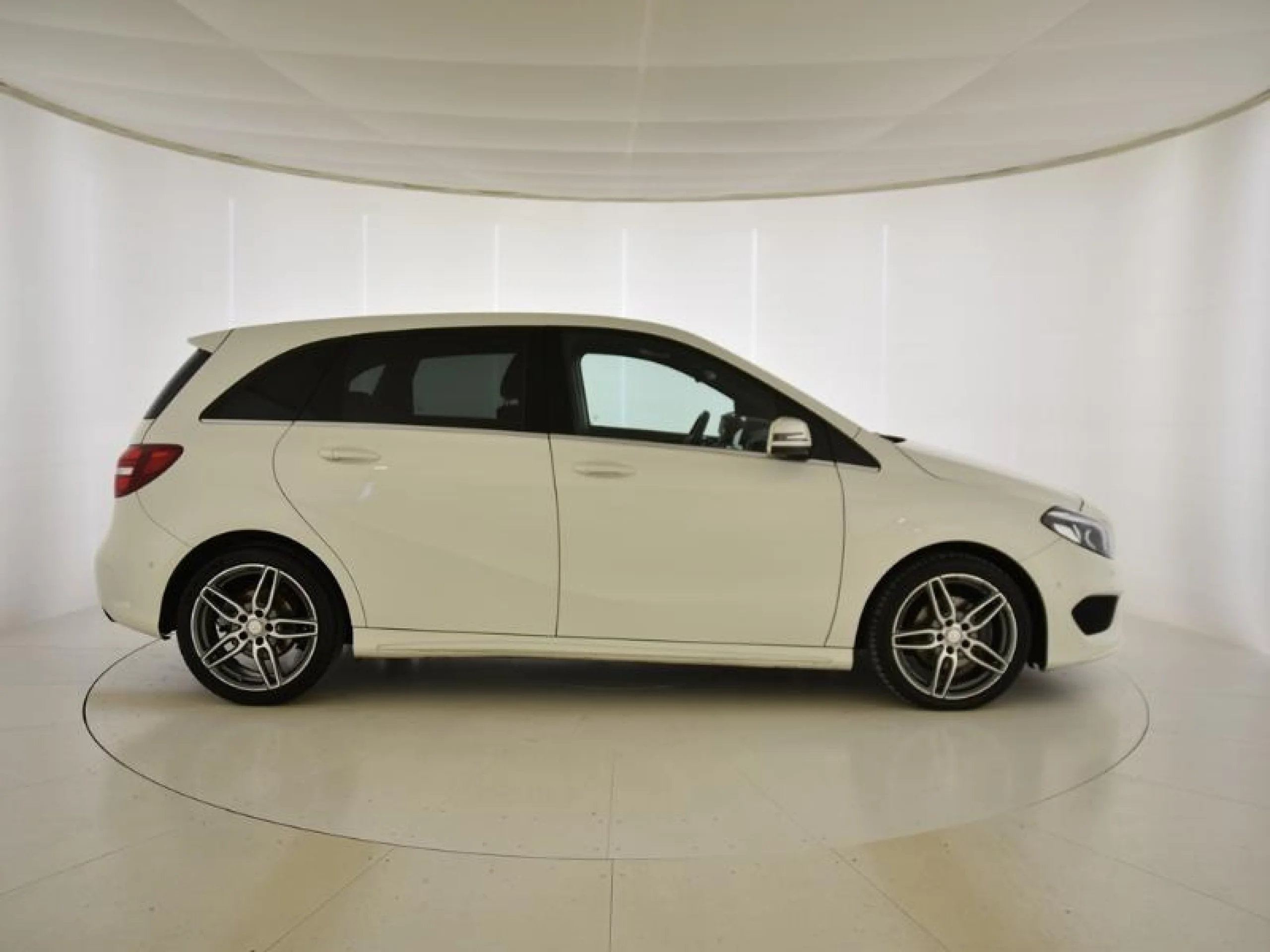 MERCEDES-BENZ CLASE B B 200 D 4MATIC - Foto 3