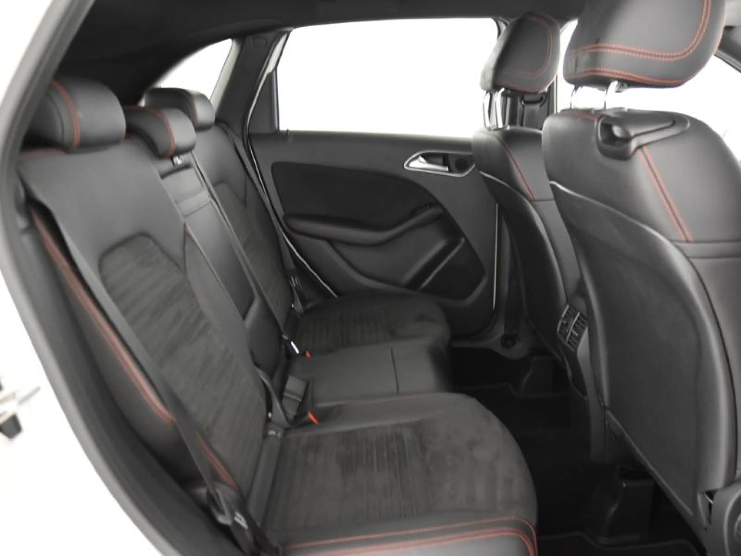 MERCEDES-BENZ CLASE B B 200 D 4MATIC - Foto 6