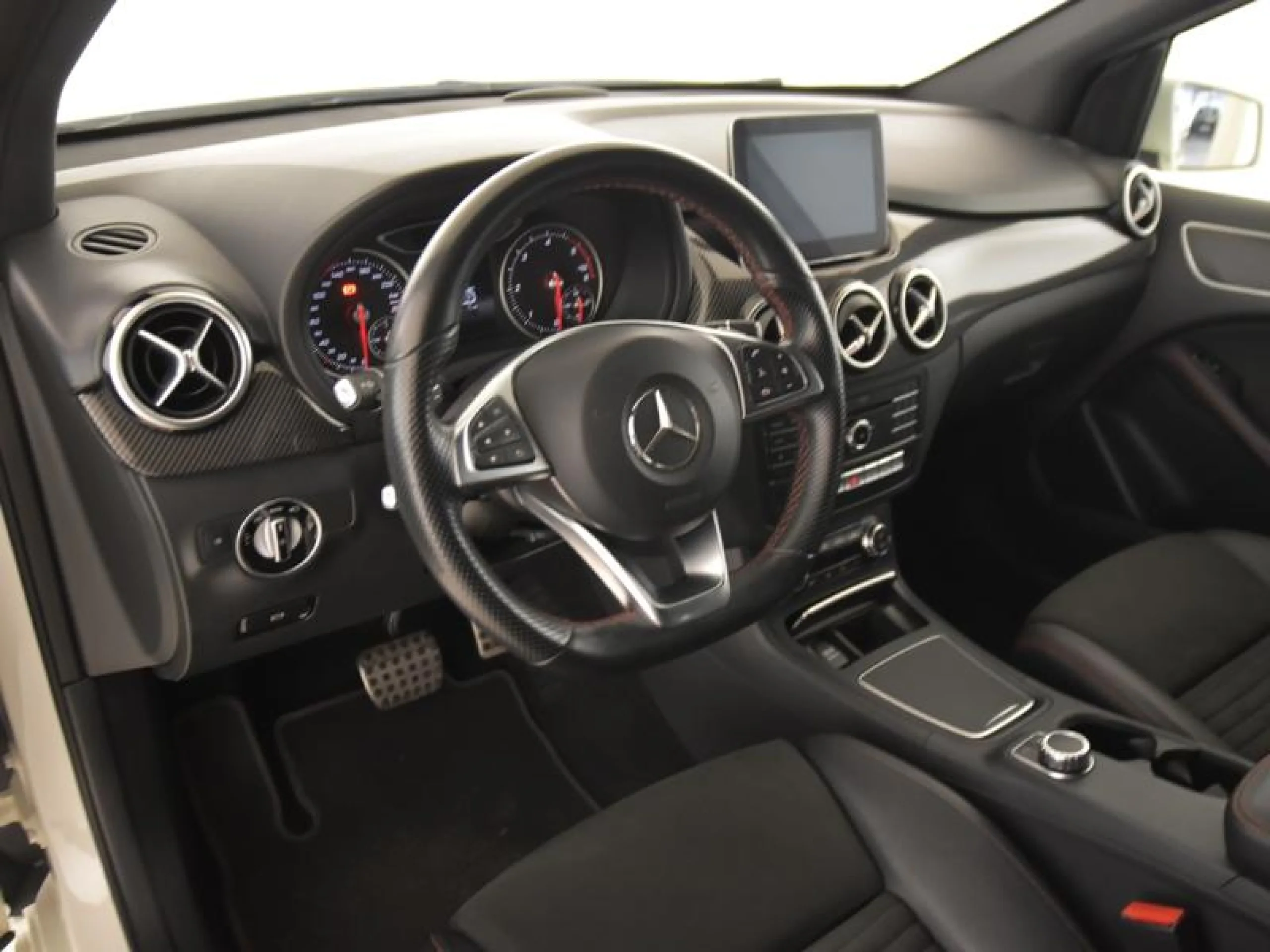 MERCEDES-BENZ CLASE B B 200 D 4MATIC - Foto 9