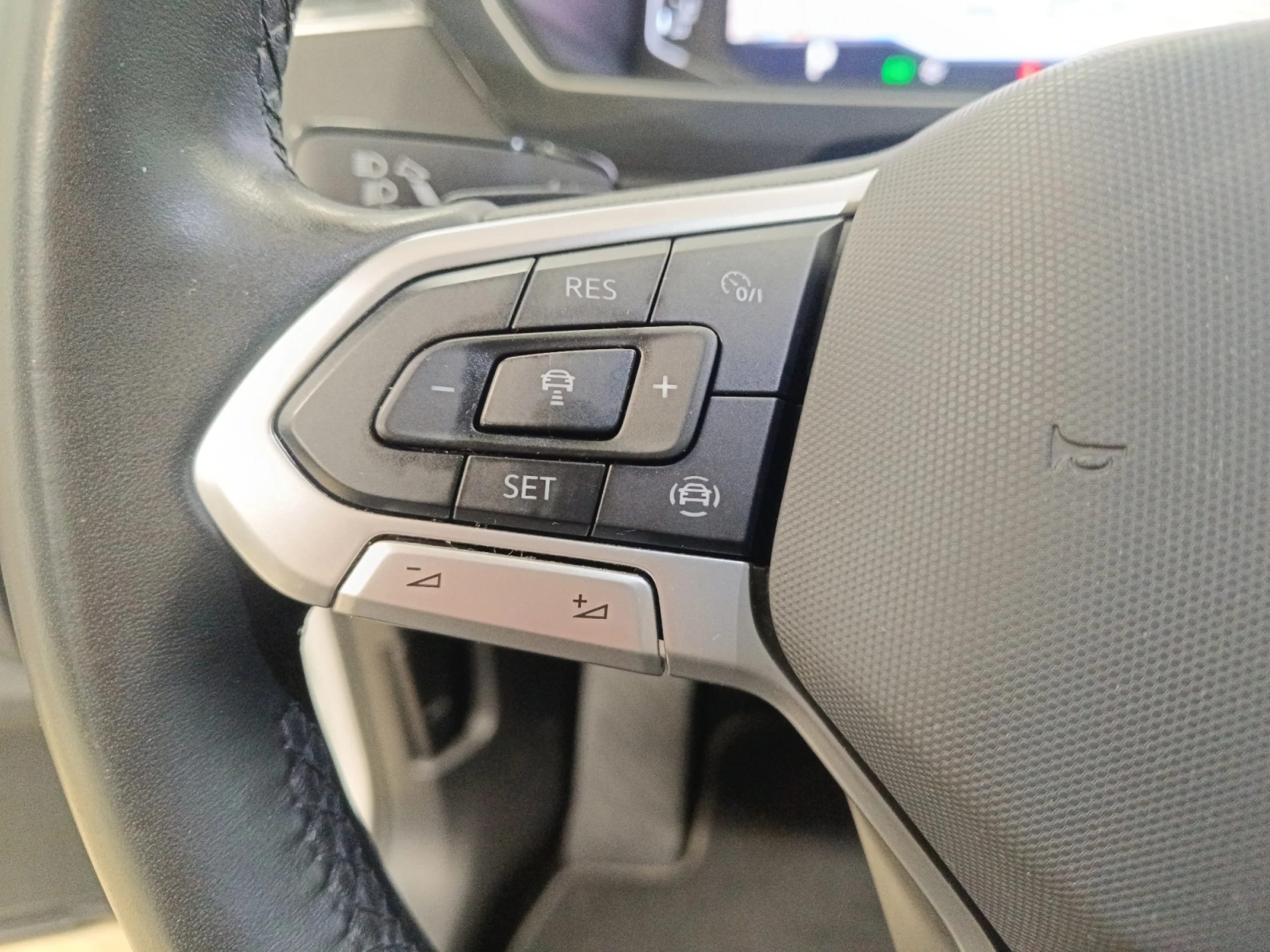 VOLKSWAGEN TIGUAN LIFE 2.0 TDI 110KW (150CV) DSG - Foto 11