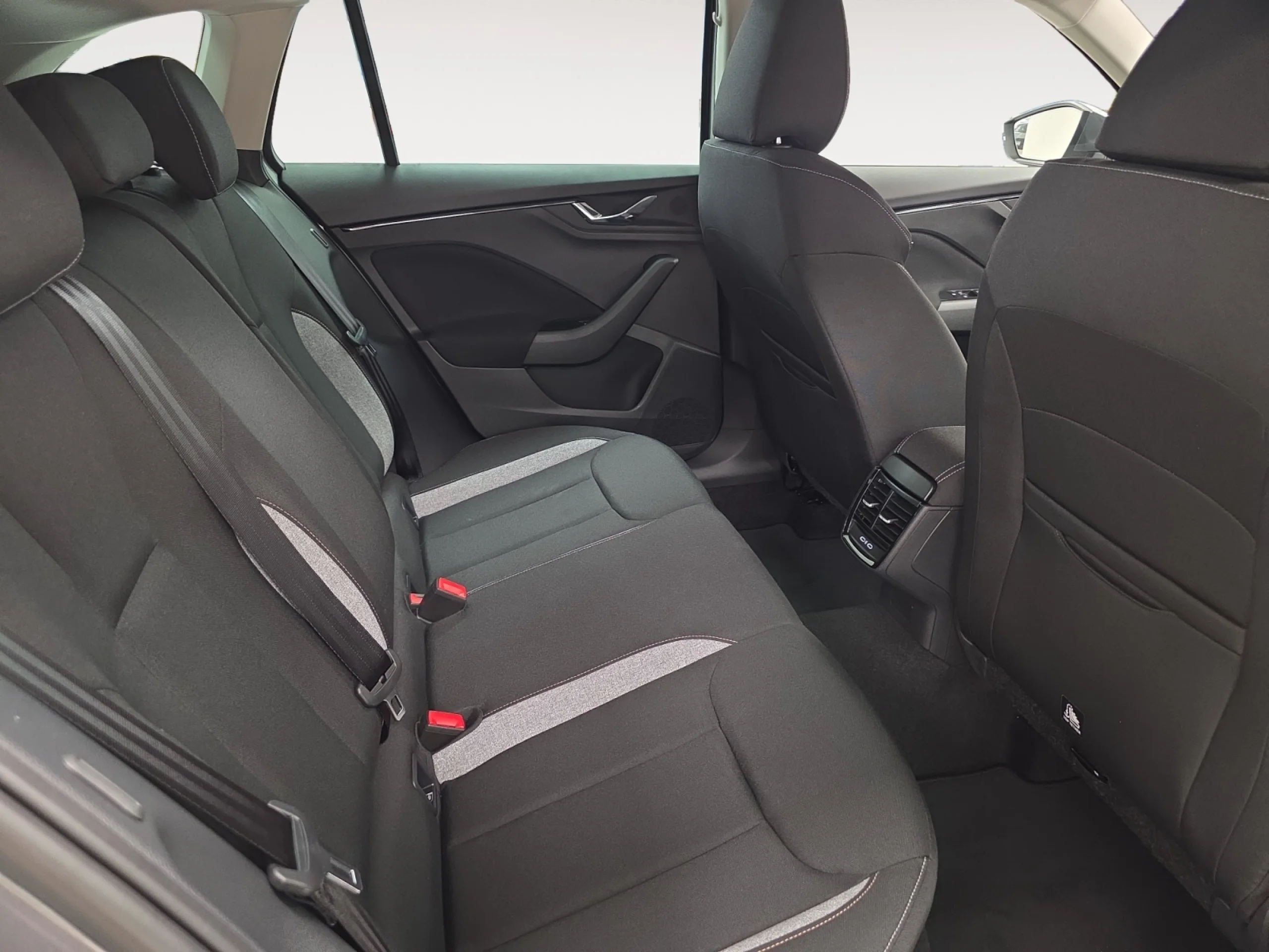 SKODA SCALA 1.5 TSI 110 KW (150 CV) SELECTION - Foto 6