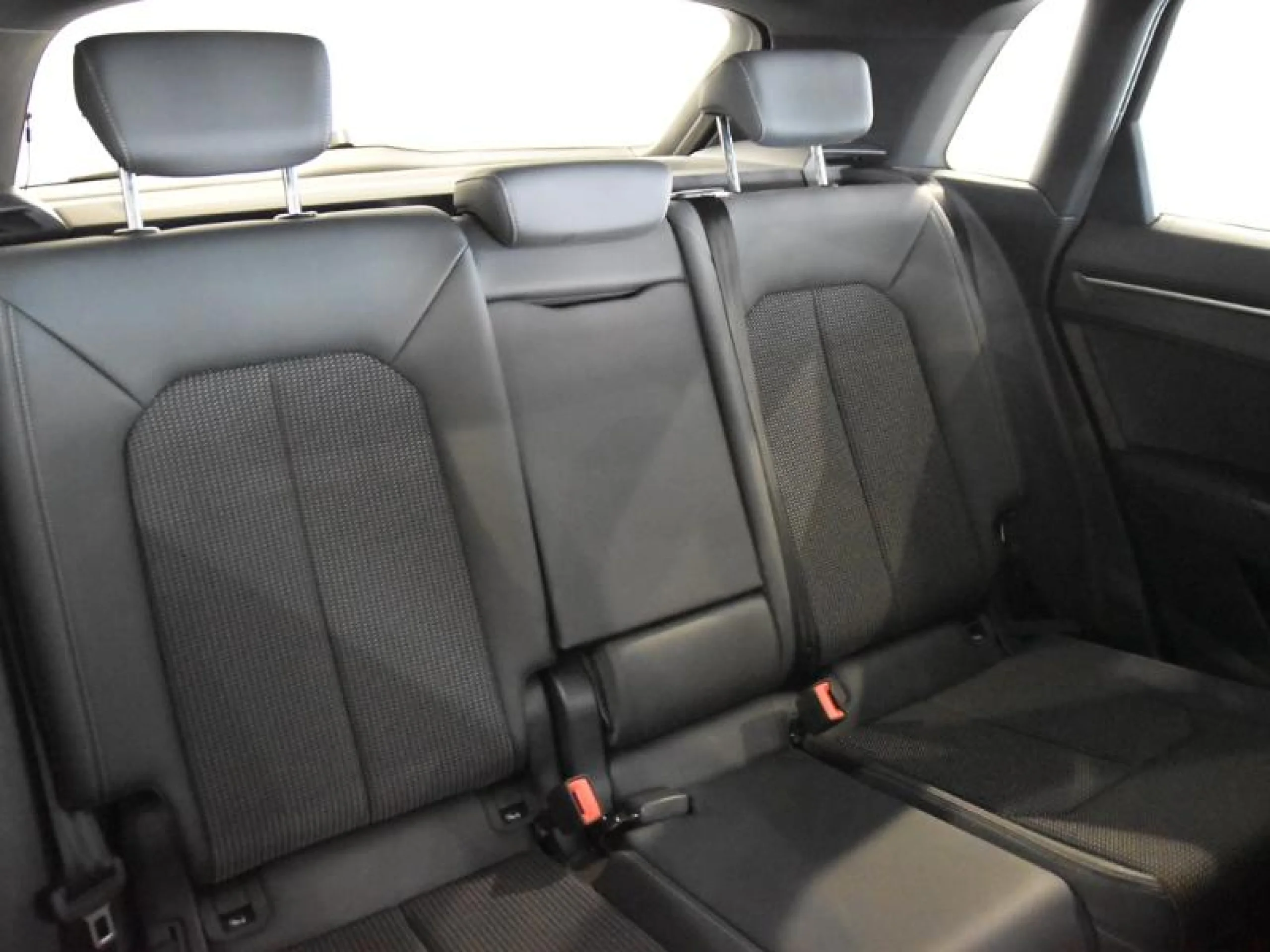 AUDI Q3 BLACK LINE 35 TDI 110KW (150CV) S TRONIC - Foto 6