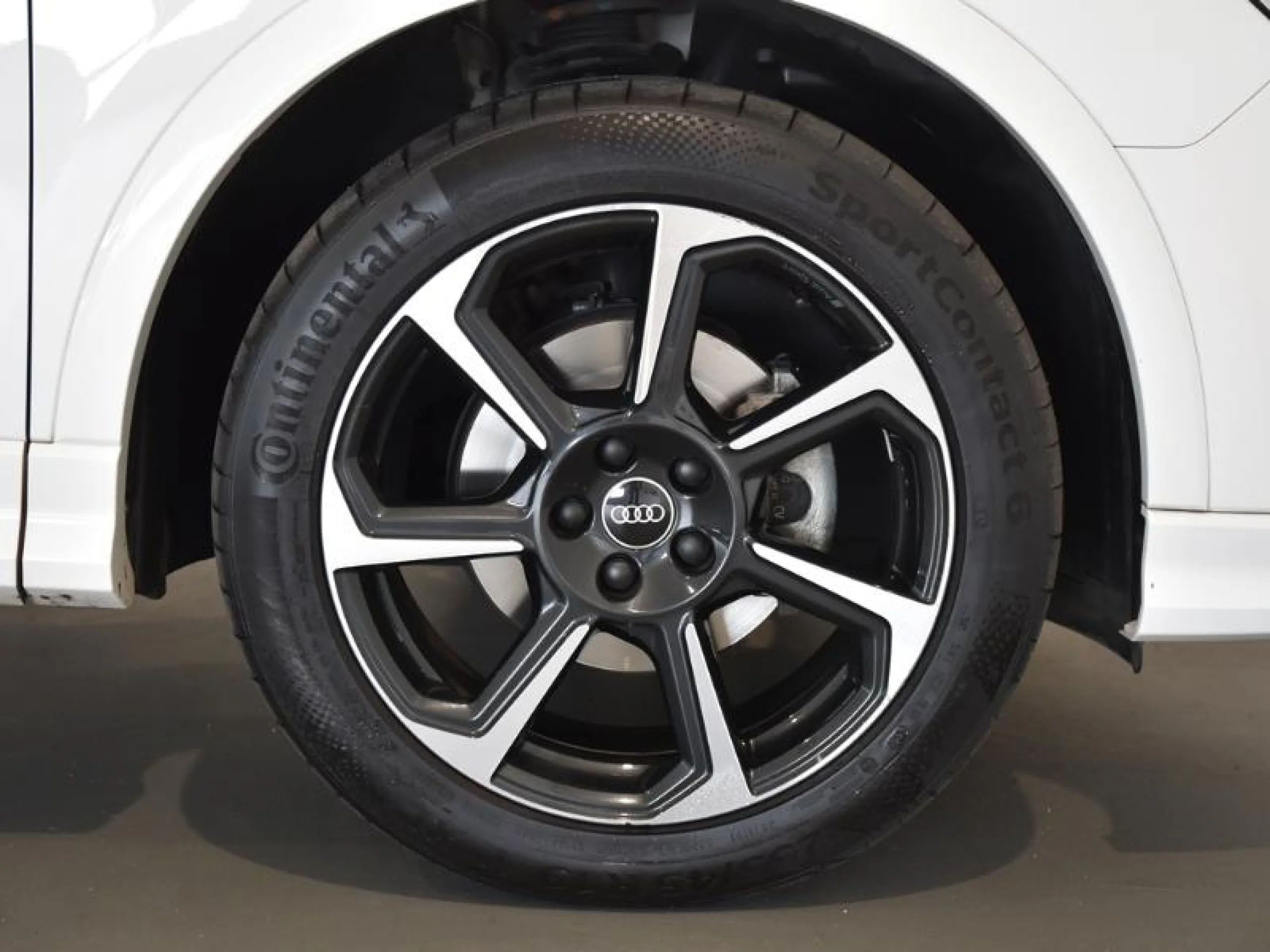 AUDI Q3 BLACK LINE 35 TDI 110KW (150CV) S TRONIC - Foto 8