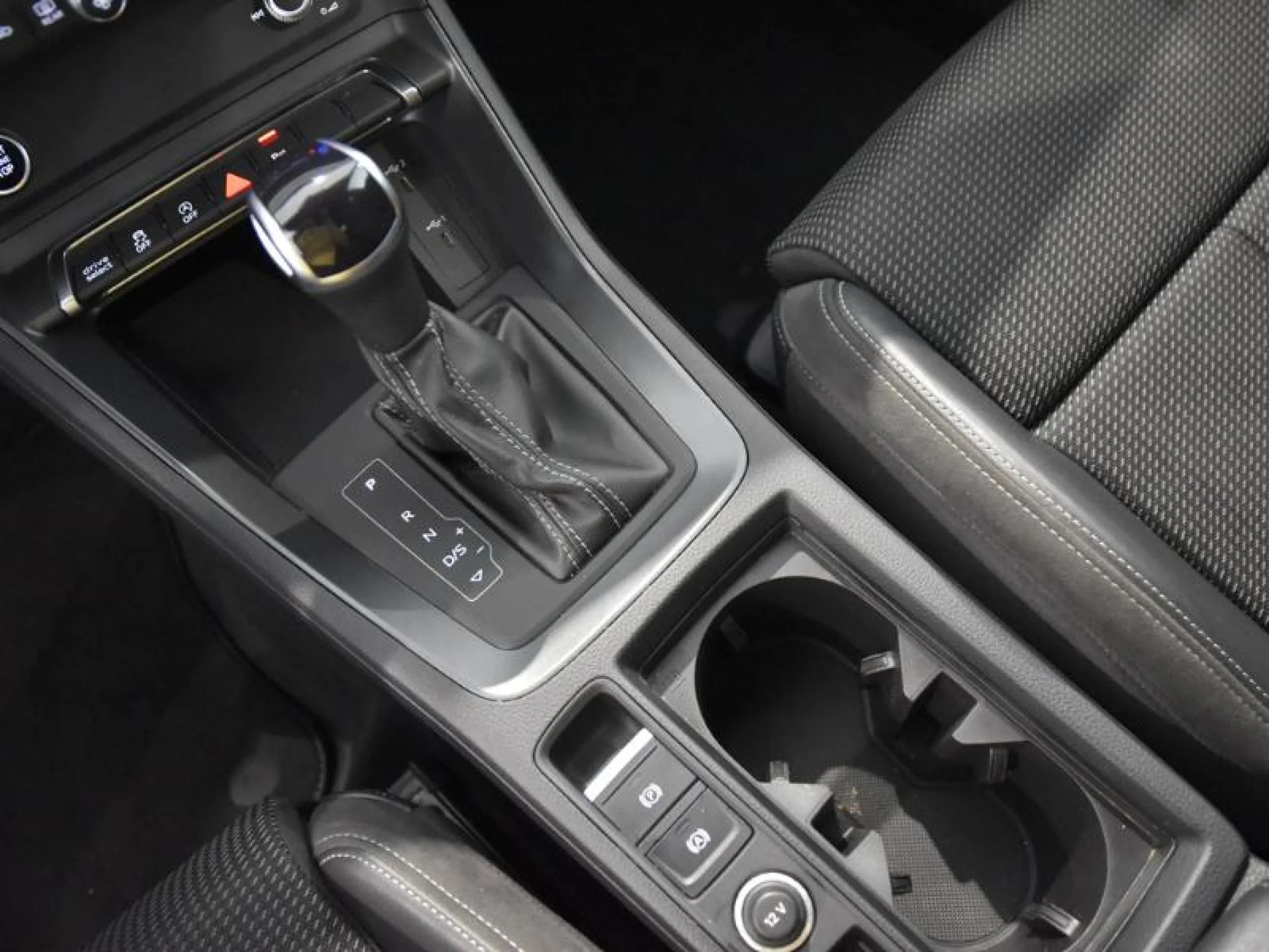 AUDI Q3 BLACK LINE 35 TDI 110KW (150CV) S TRONIC - Foto 11