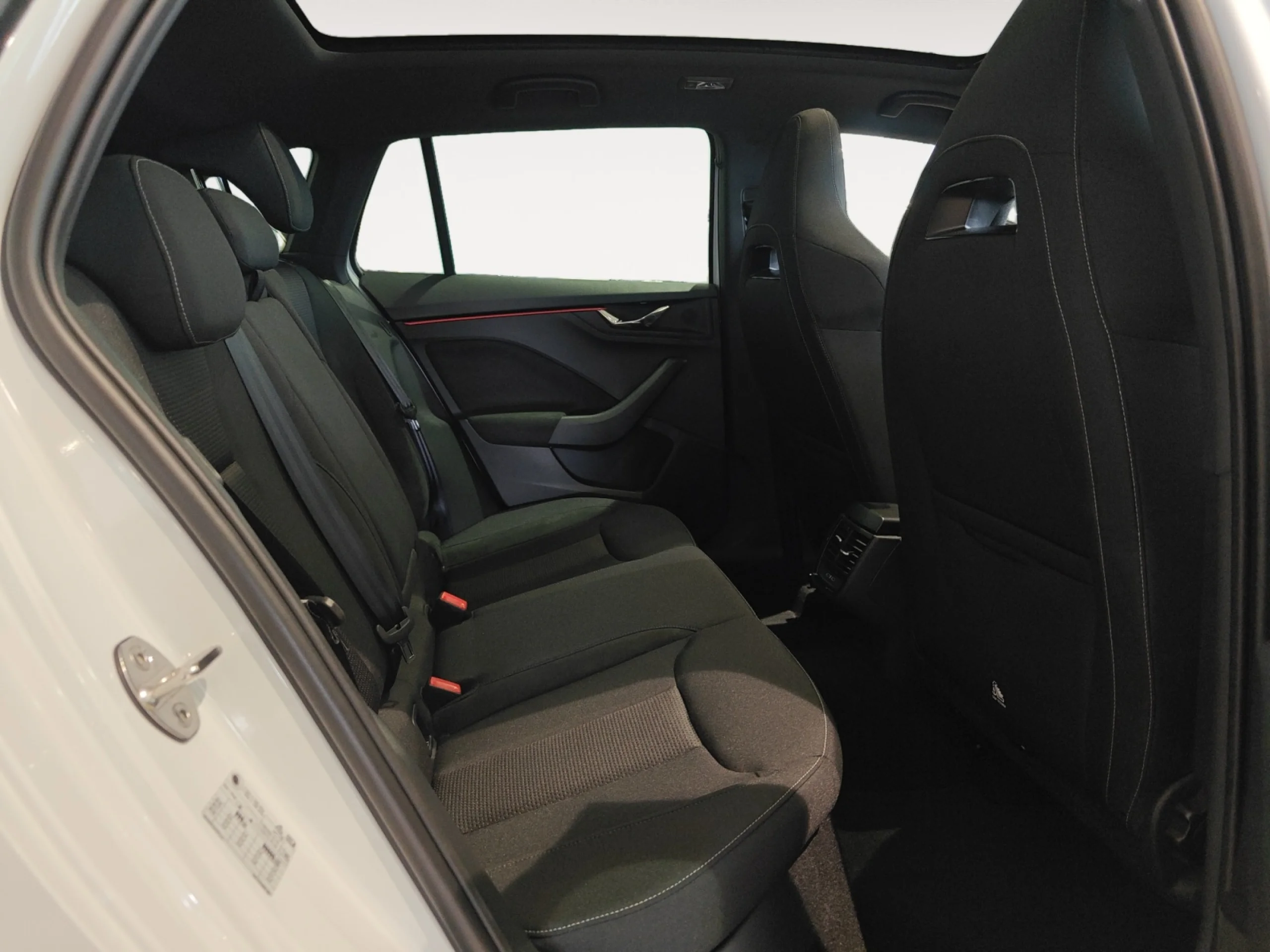 SKODA SCALA 1.5 TSI 110 KW (150 CV) DSG DESIGN - Foto 6