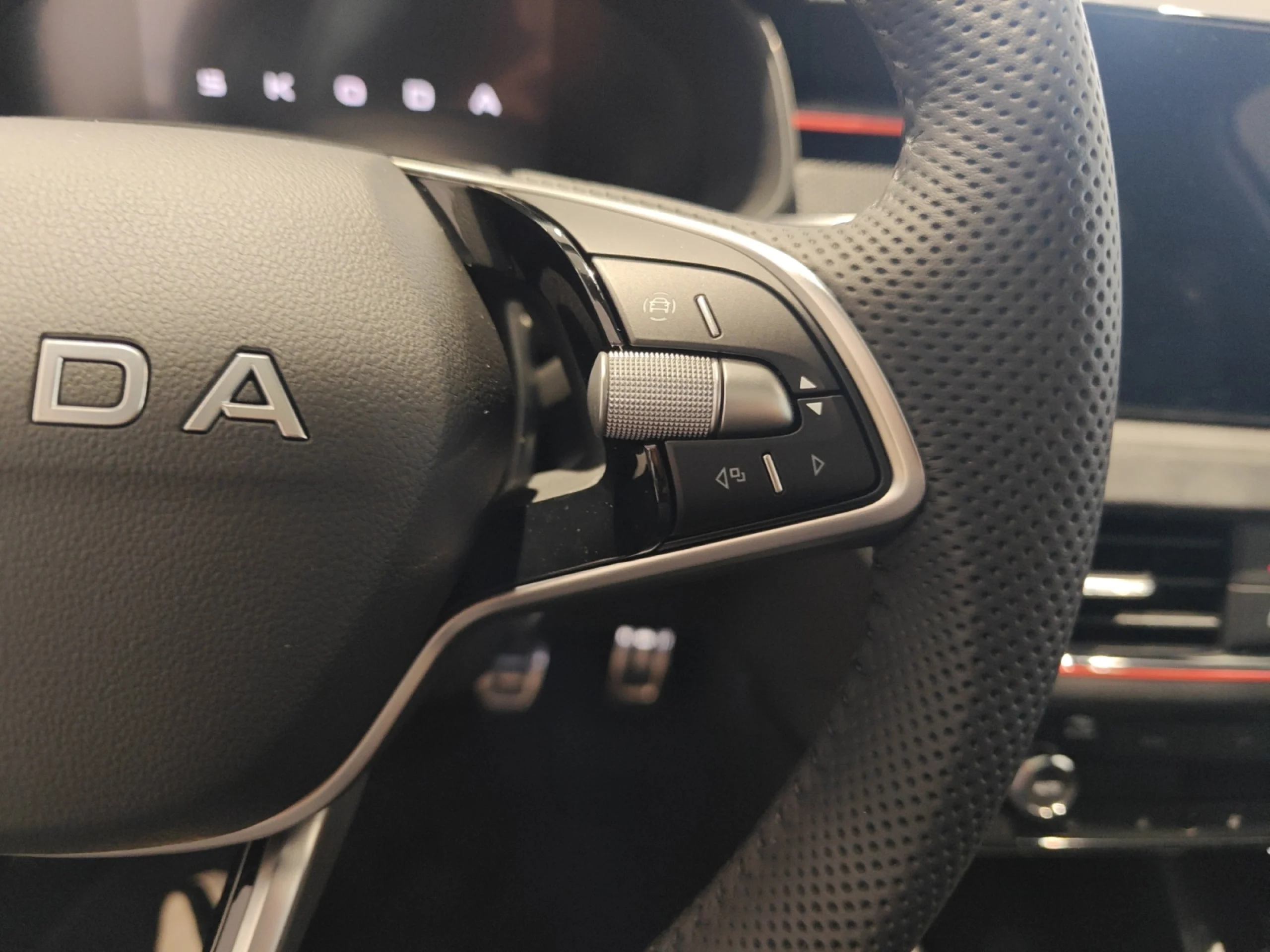 SKODA SCALA 1.5 TSI 110 KW (150 CV) DSG DESIGN - Foto 10