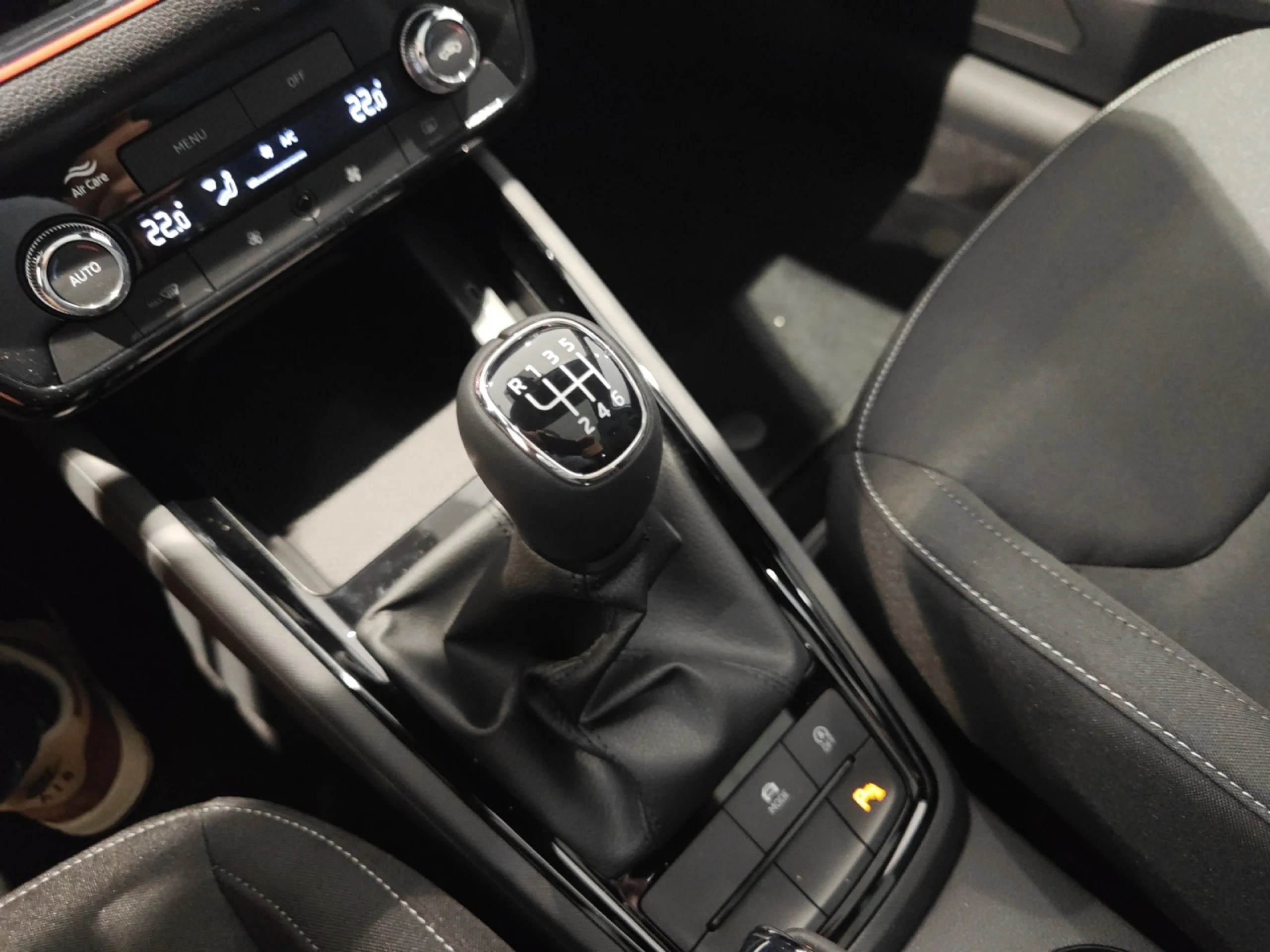 SKODA SCALA 1.5 TSI 110 KW (150 CV) DSG DESIGN - Foto 17