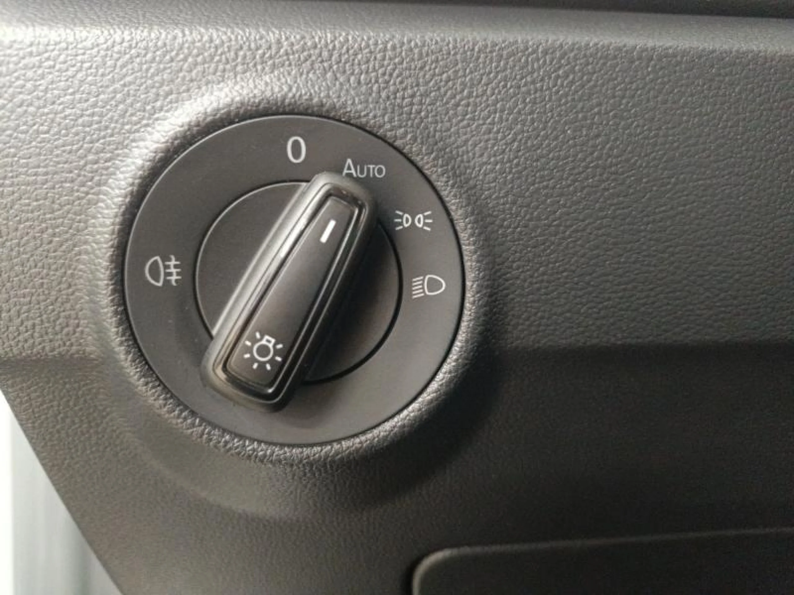 VOLKSWAGEN T ROC ··MÁS·· 2.0 TDI 85KW (115CV) - Foto 10