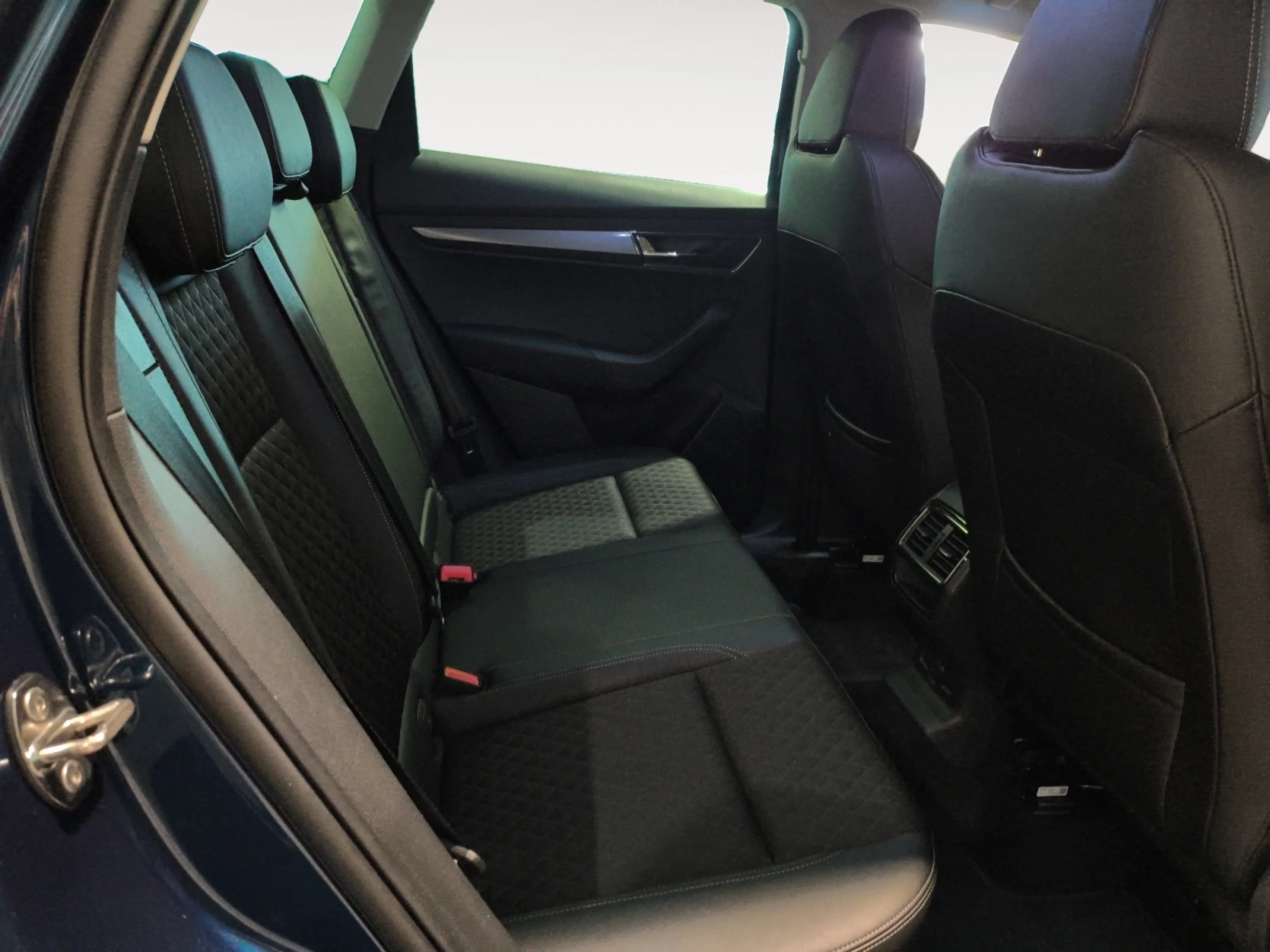 SKODA KAROQ 2.0 TDI 110KW (150CV) DSG 4X4 STYLE - Foto 6