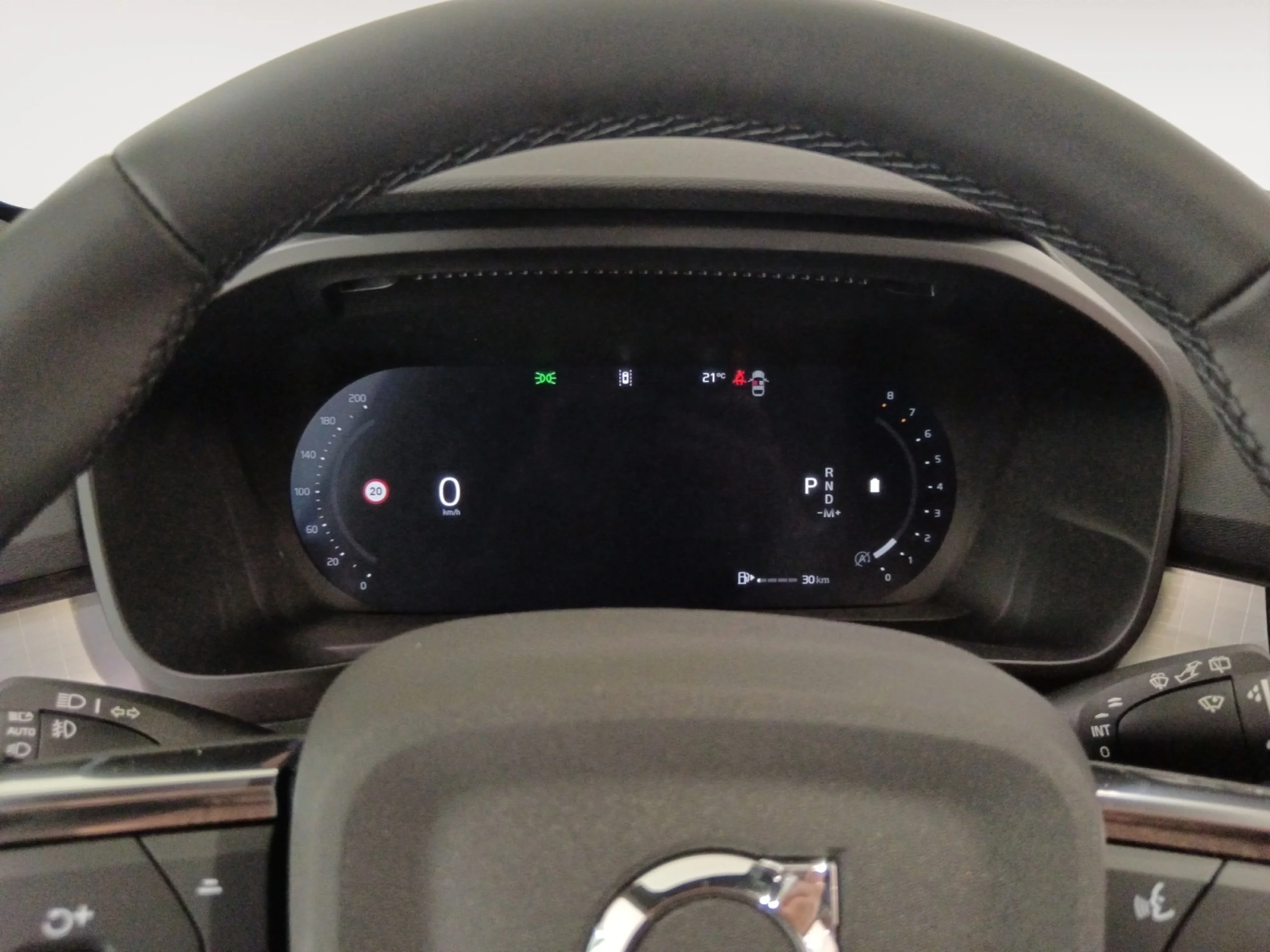 VOLVO XC40 2.0 B3 G CORE AUTO - Foto 7