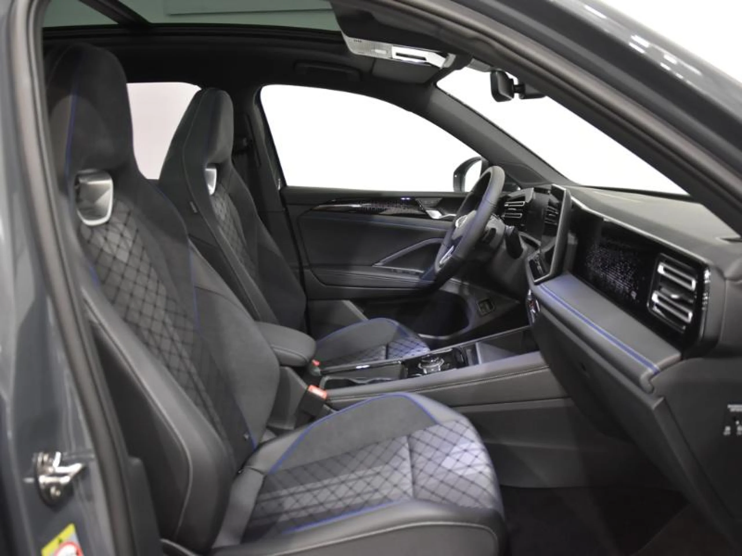 VOLKSWAGEN TIGUAN TIGUAN R LINE 1.5 TSI EHYBRID 130 KW (177 CV) / 85 KW (115 CV)  AUTOMÁTICO DSG 6 VEL. - Foto 5