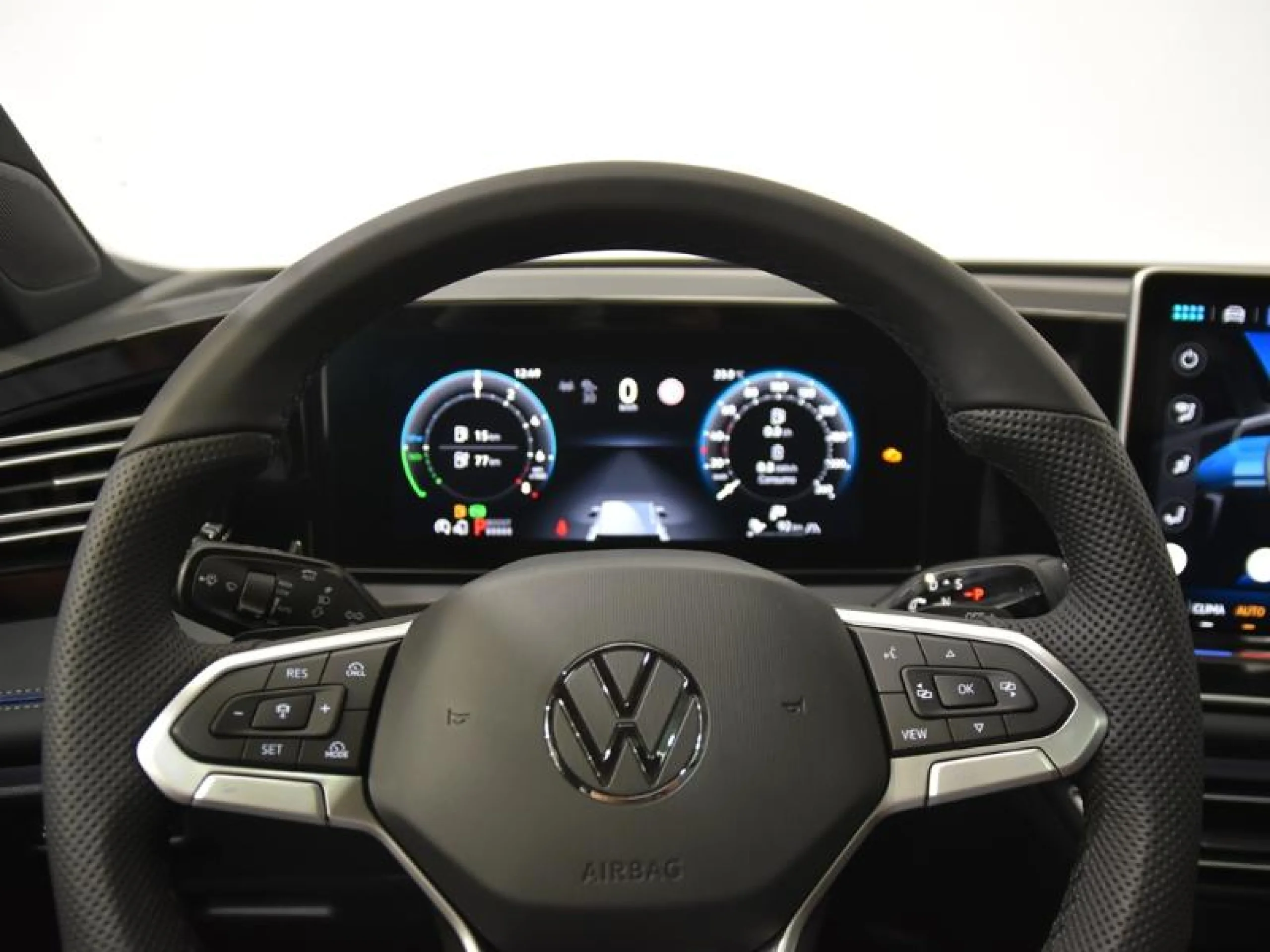 VOLKSWAGEN TIGUAN TIGUAN R LINE 1.5 TSI EHYBRID 130 KW (177 CV) / 85 KW (115 CV)  AUTOMÁTICO DSG 6 VEL. - Foto 17