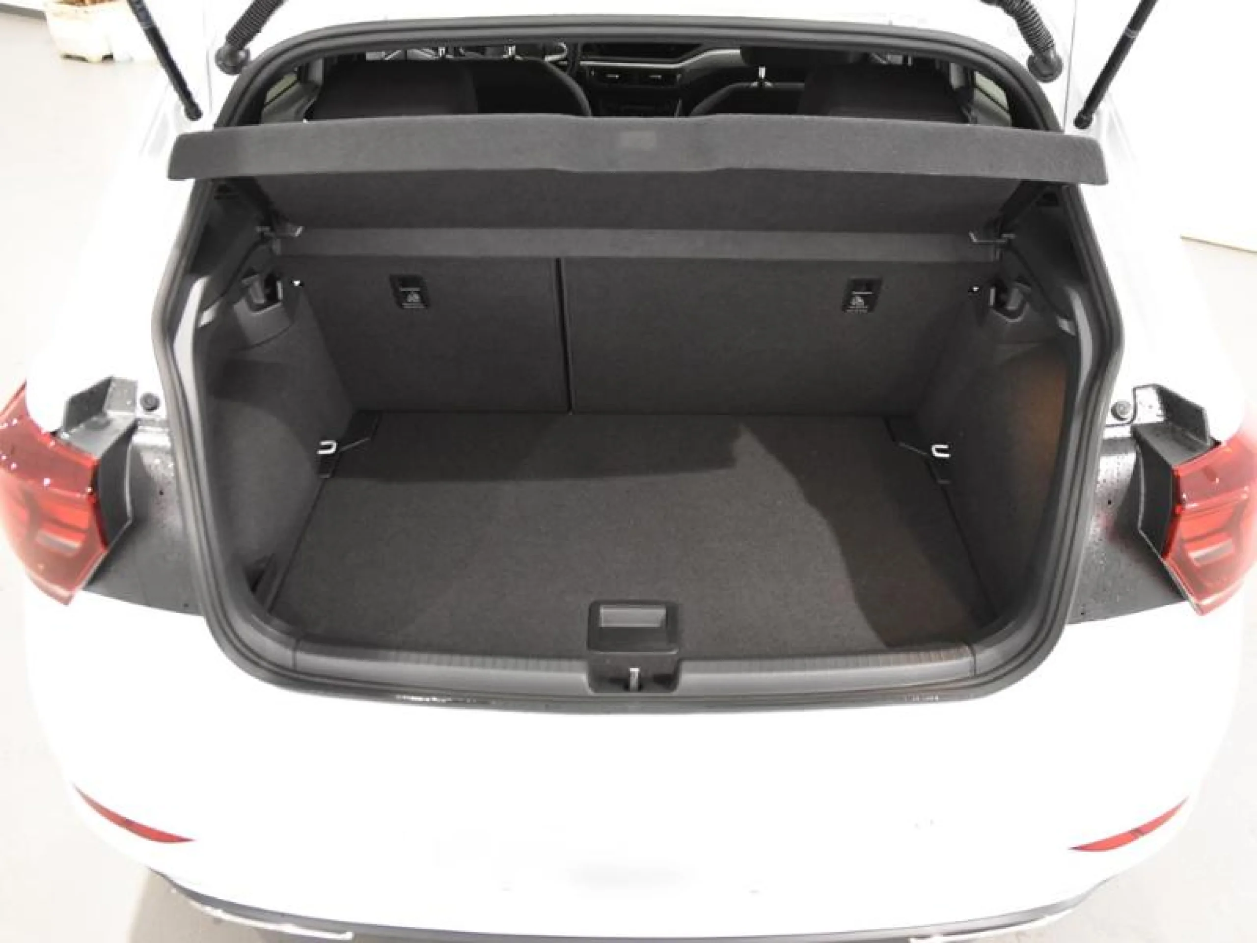 VOLKSWAGEN POLO R LINE 1.0 TSI 70KW (95CV) - Foto 8