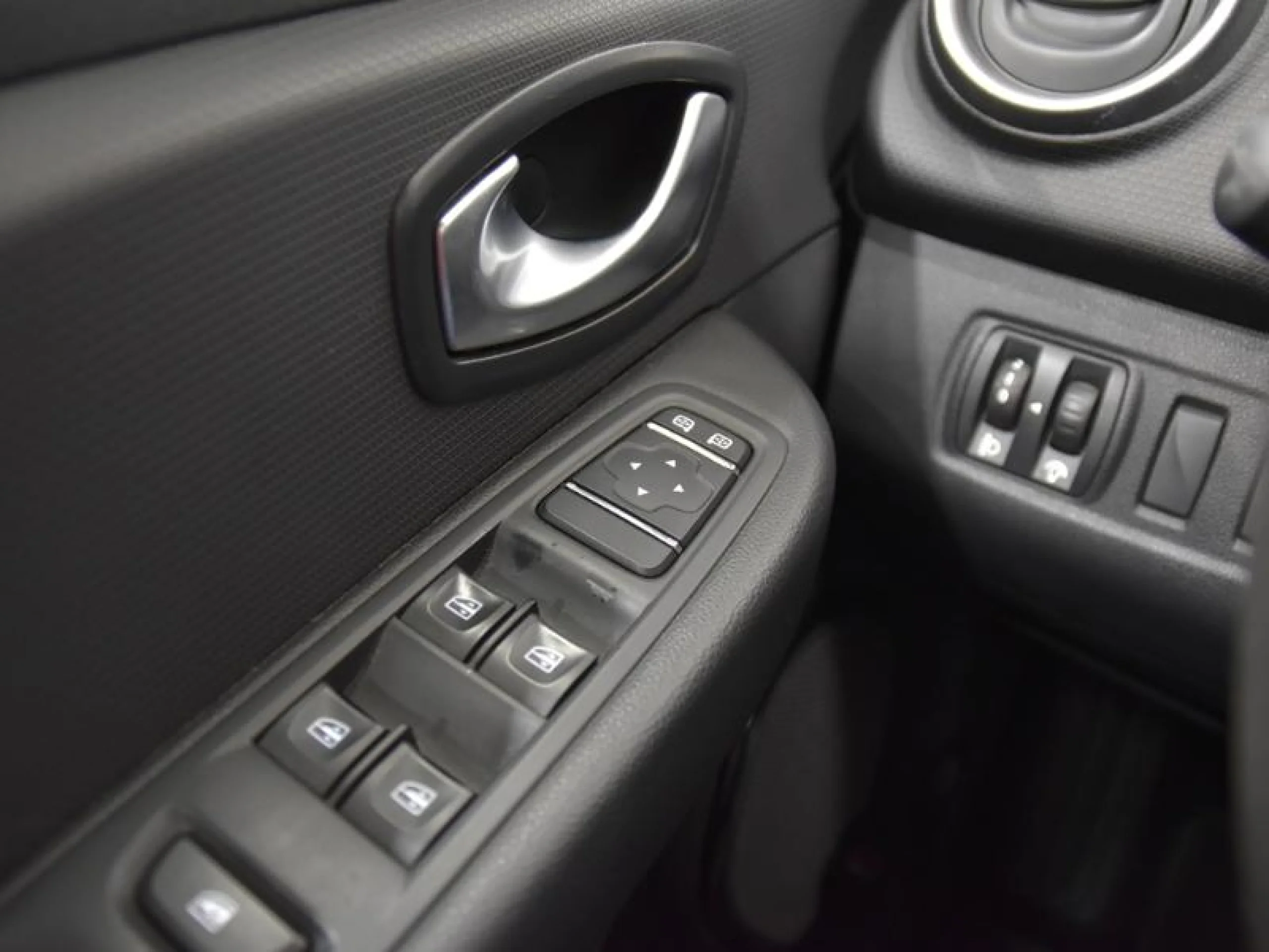 RENAULT CLIO ZEN DCI 66KW (90CV)  18 - Foto 16