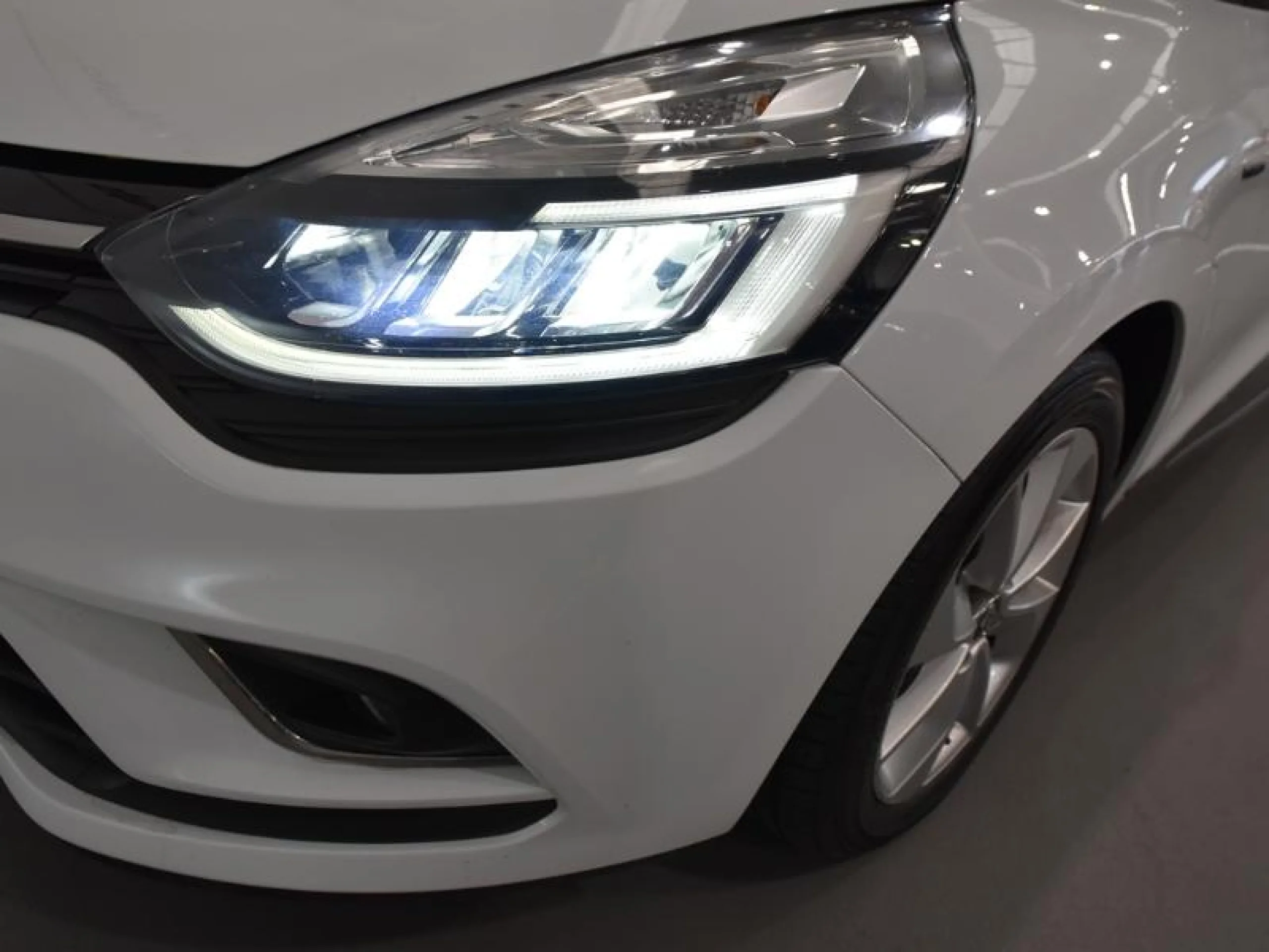 RENAULT CLIO ZEN DCI 66KW (90CV)  18 - Foto 17