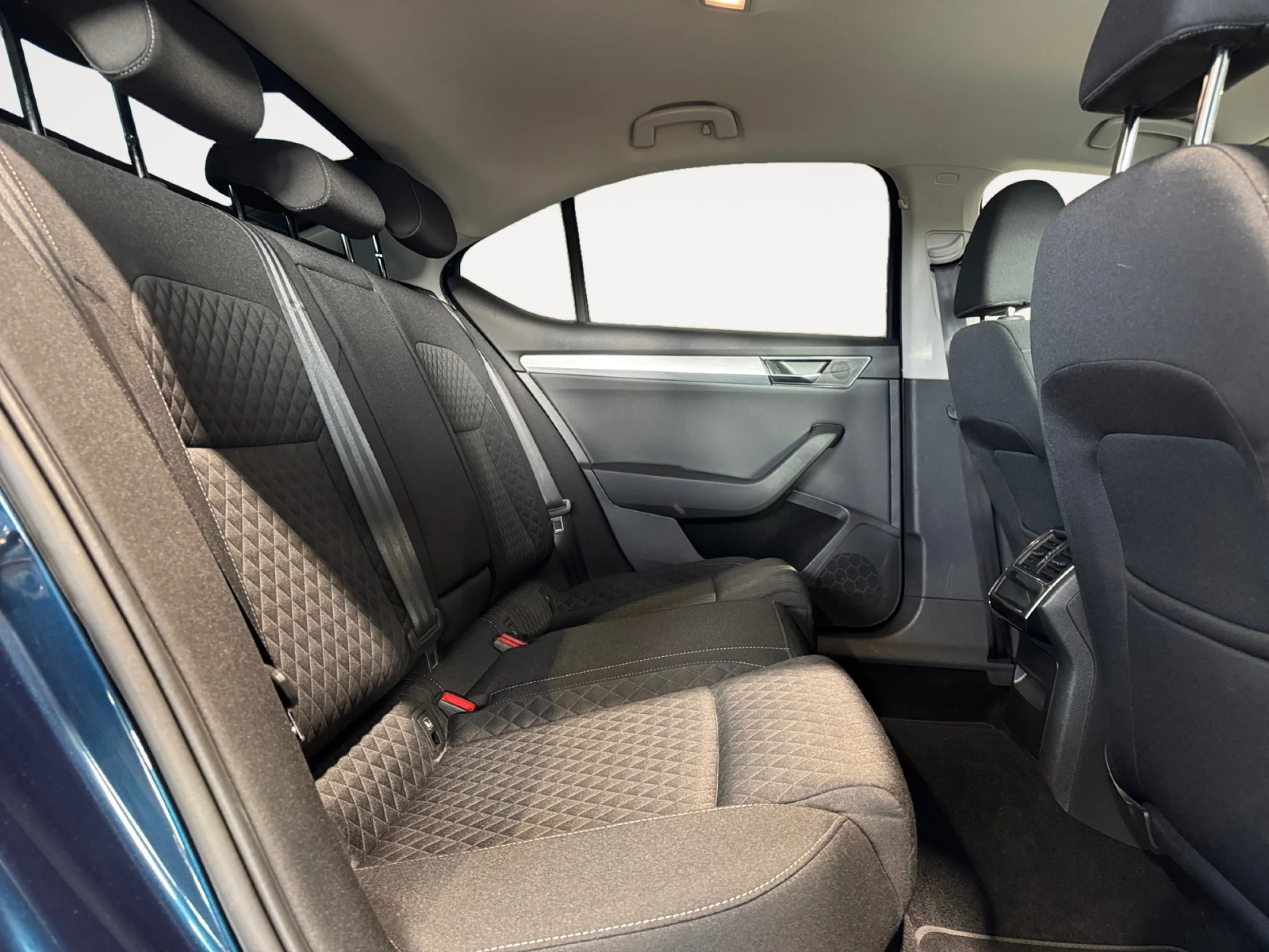 SKODA Superb 2.0 TDI 110KW (150CV) DSG STYLE - Foto 6