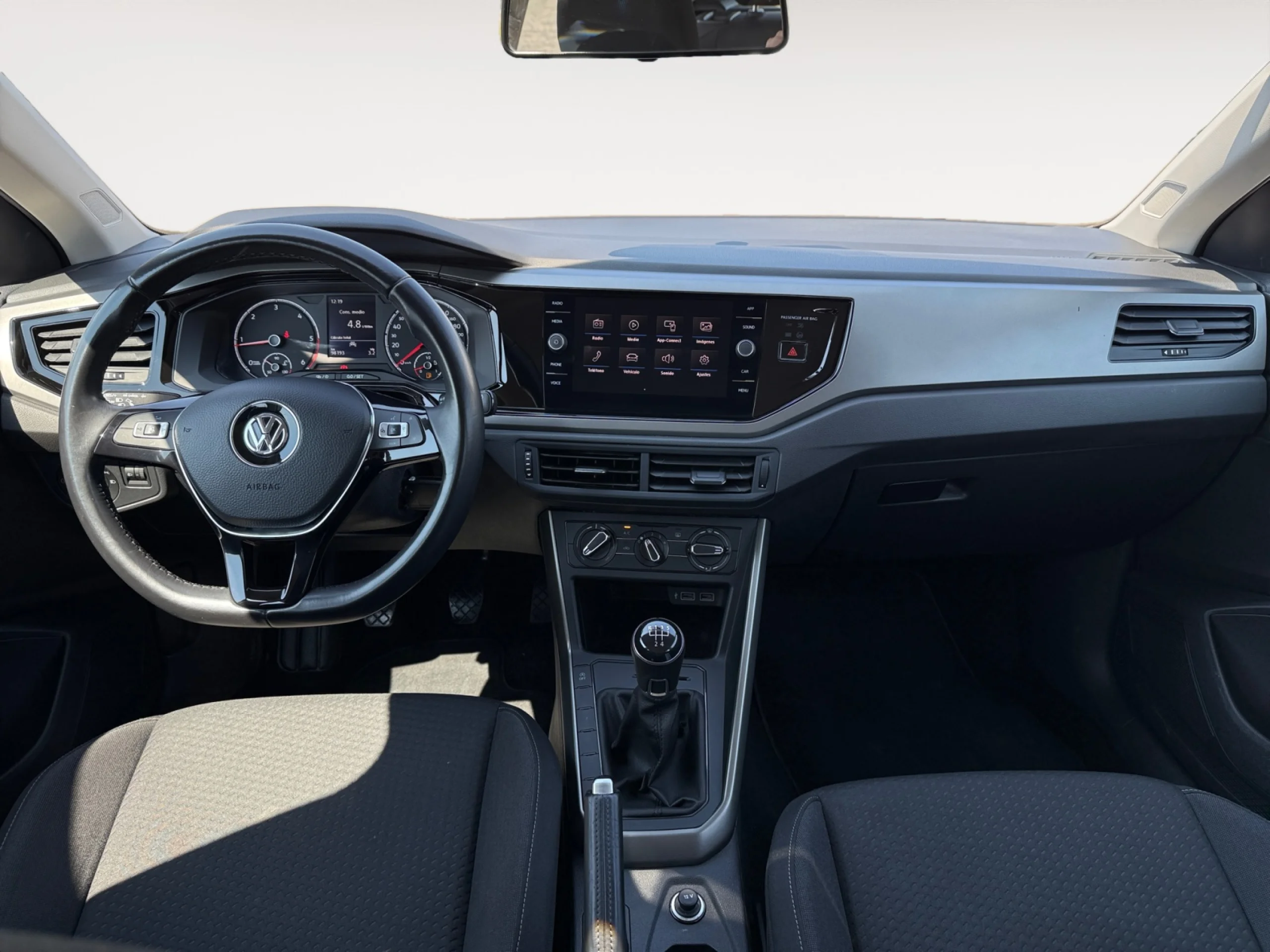 VOLKSWAGEN POLO ADVANCE 1.6 TDI 70KW (95CV) - Foto 4